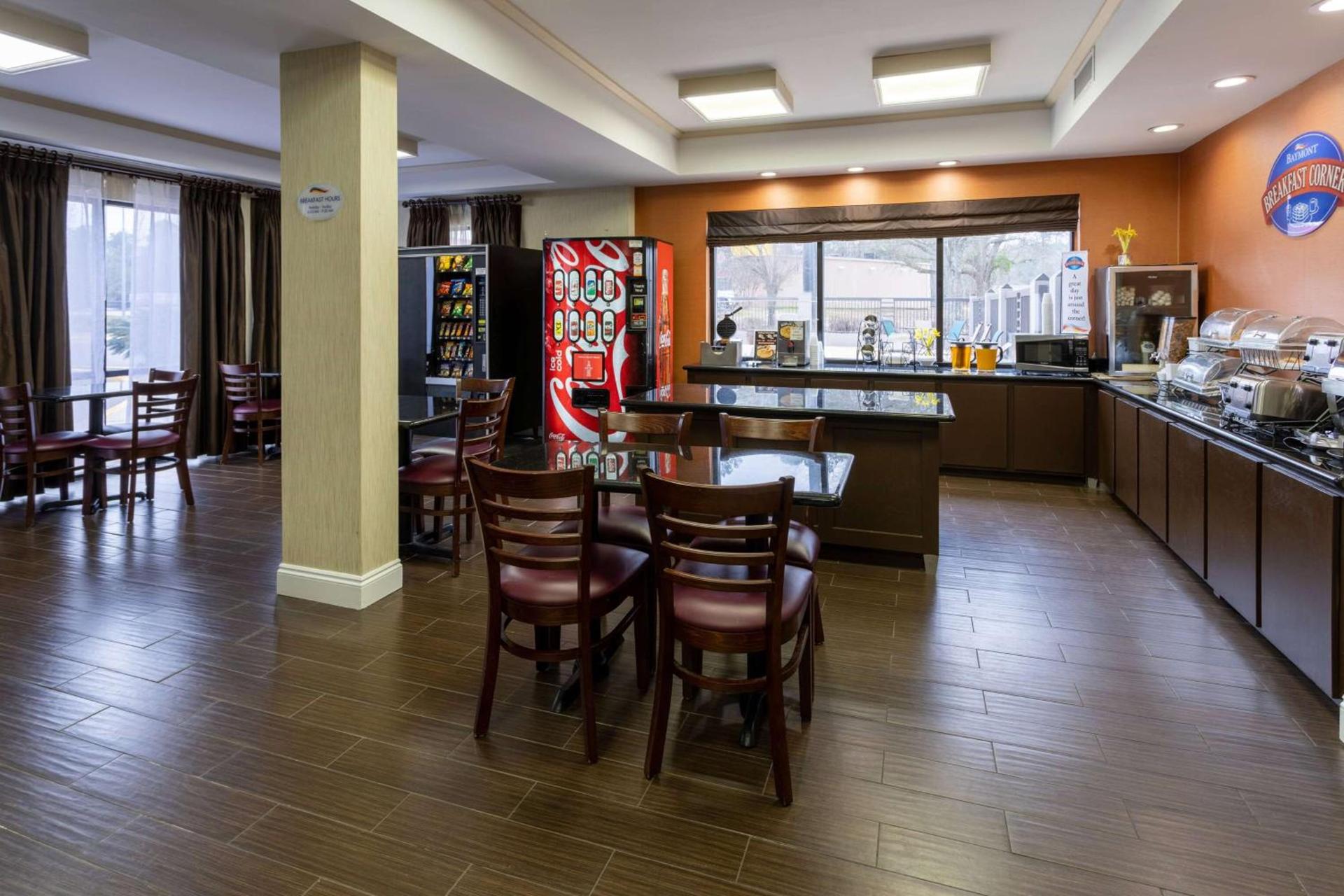 Baymont by Wyndham Saraland photo 37
