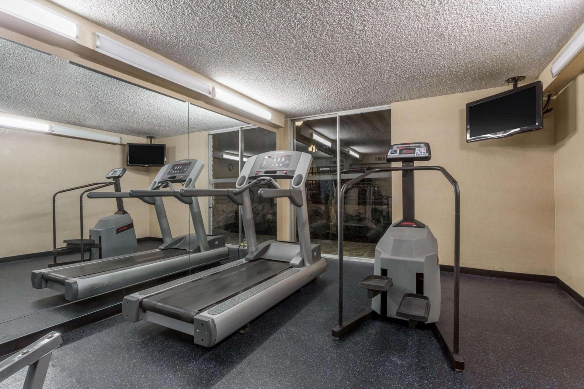 Wyndham Garden Fresno Yosemite Airport photo 8