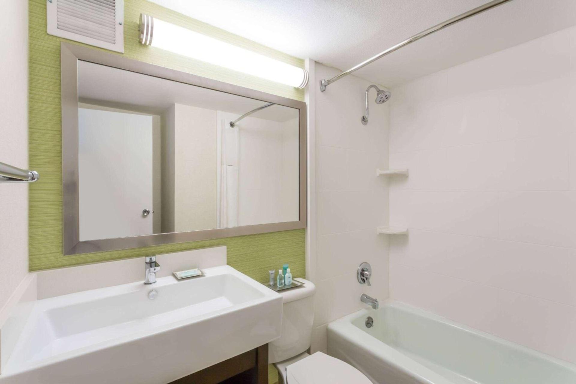 Wyndham Garden Fresno Yosemite Airport photo 12