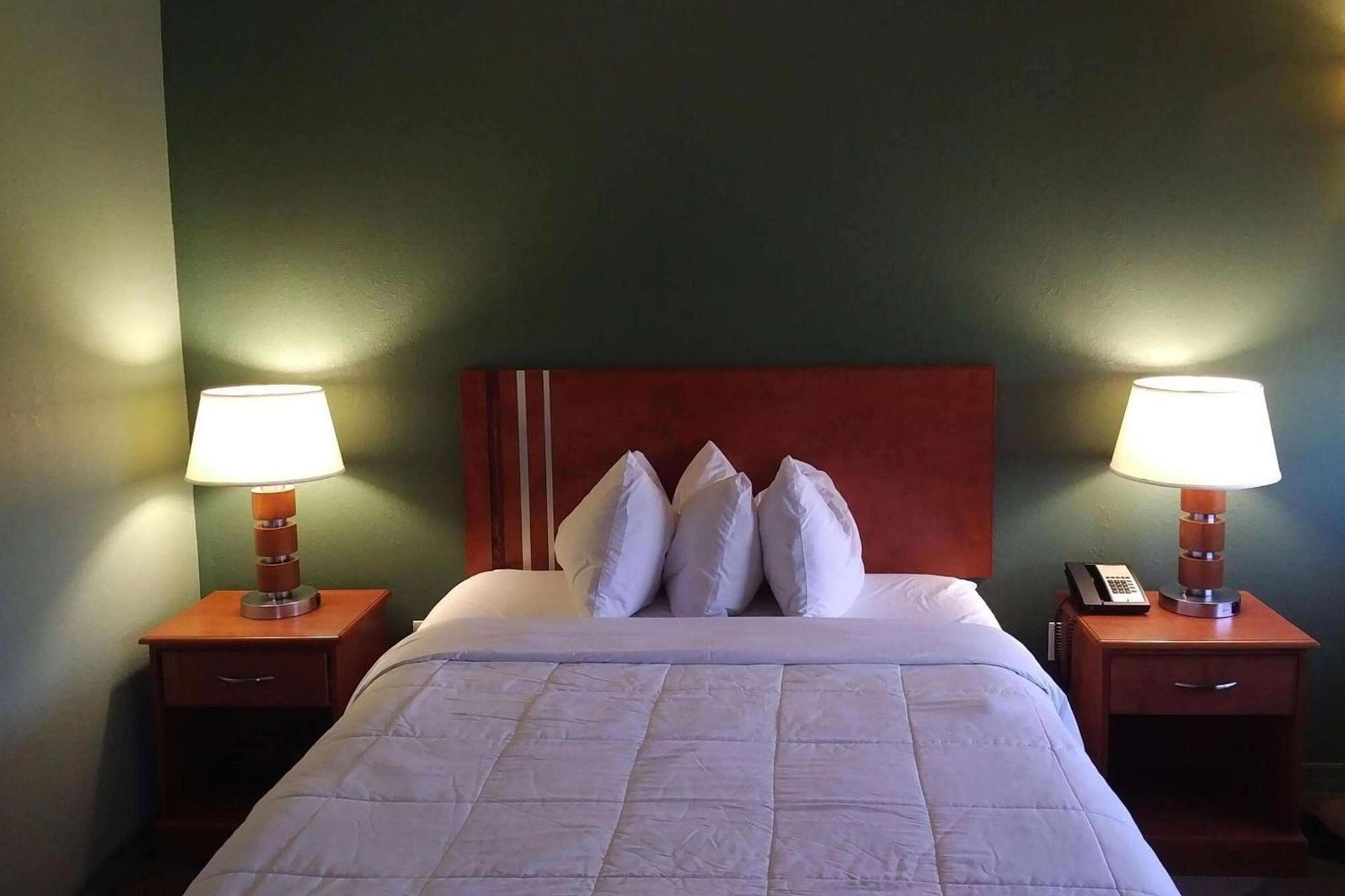 Marble Waters Hotel & Suites, Trademark by Wyndham photo 7