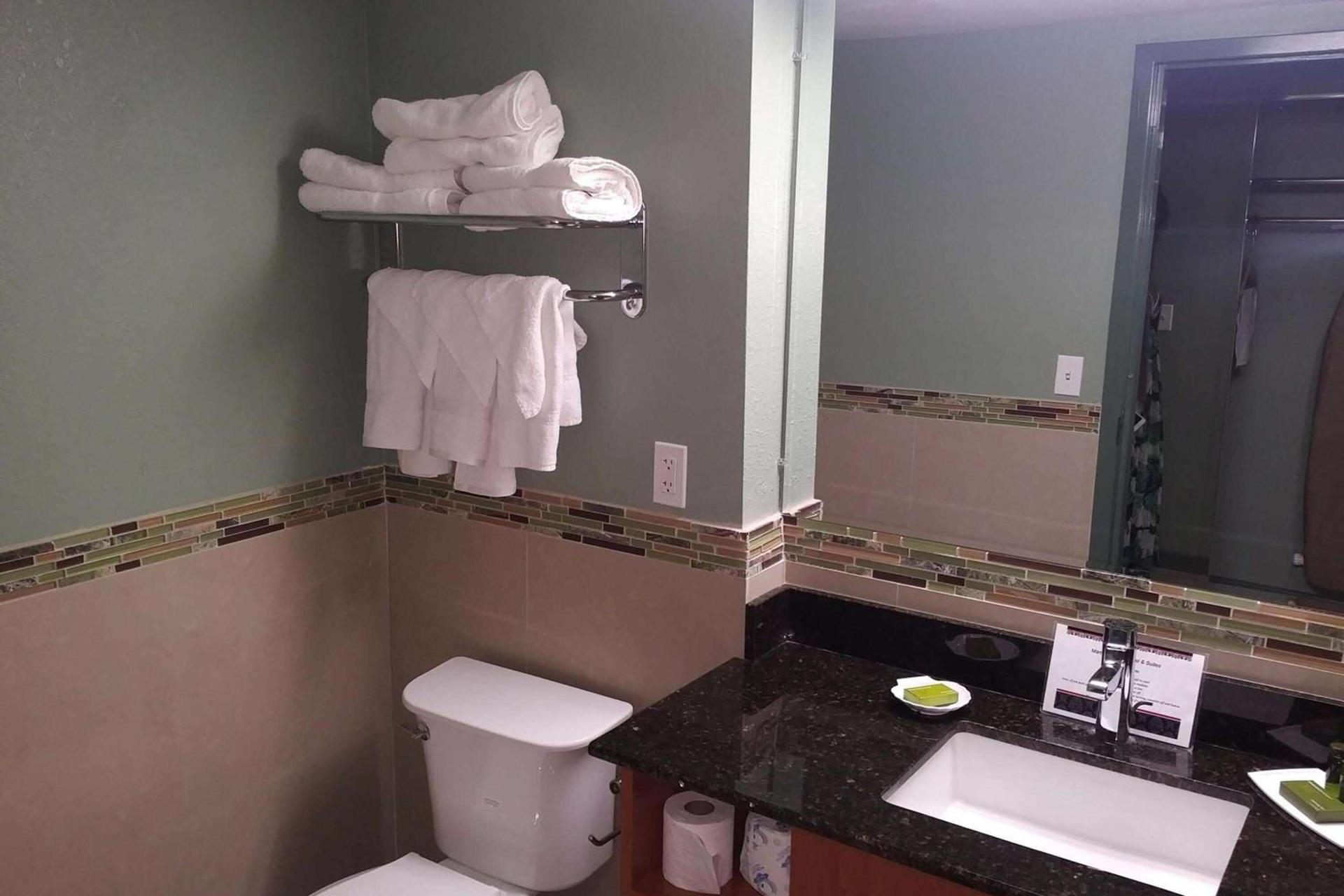 Marble Waters Hotel & Suites, Trademark by Wyndham photo 9