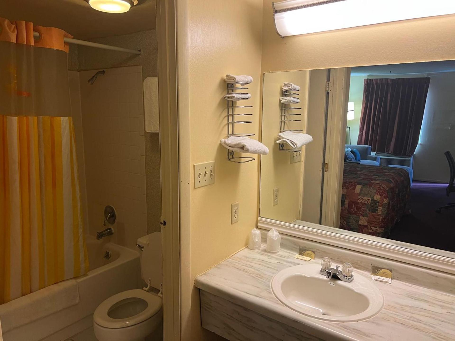 Lebanon Inn Motel photo 10