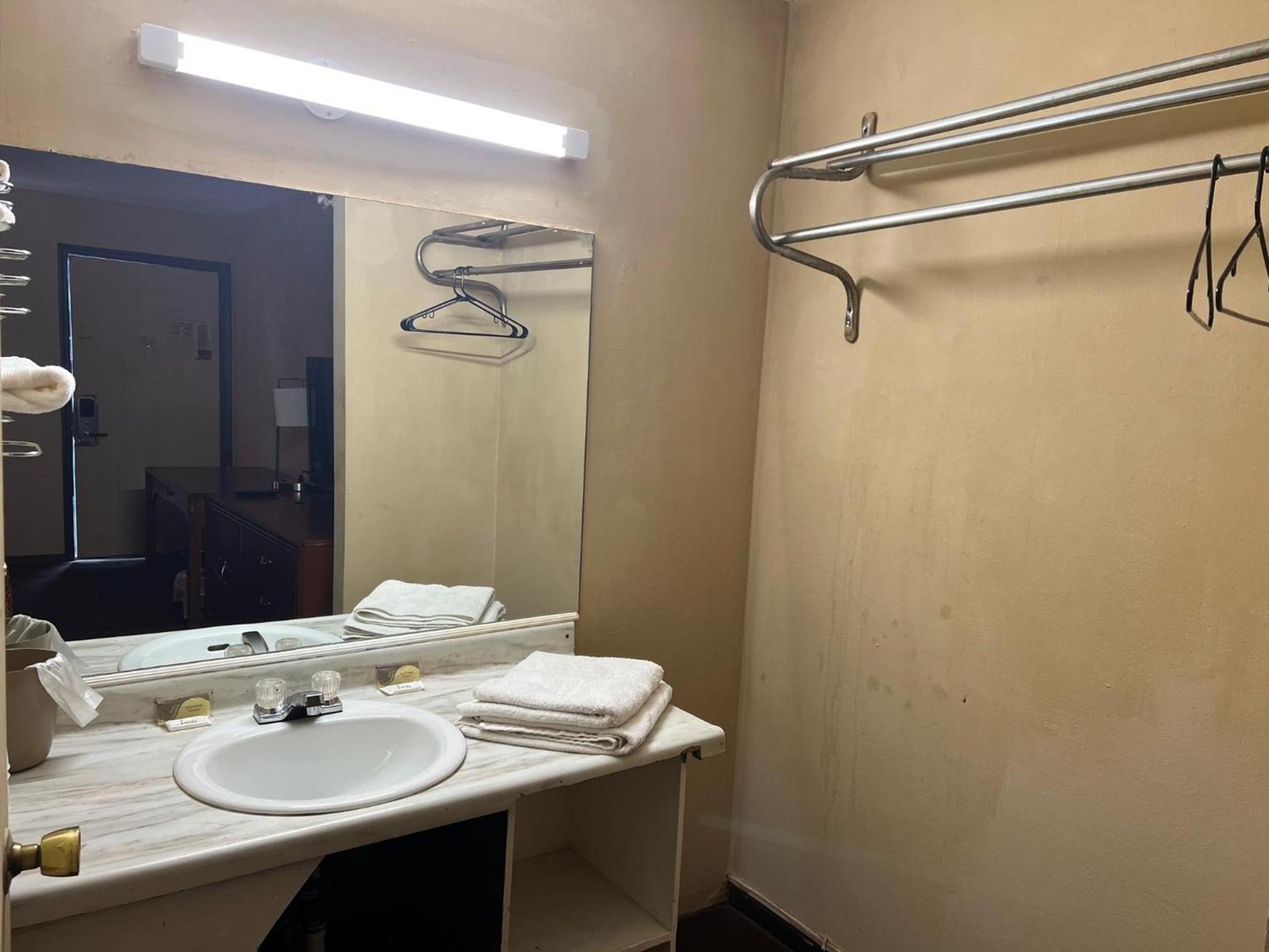 Lebanon Inn Motel photo 4