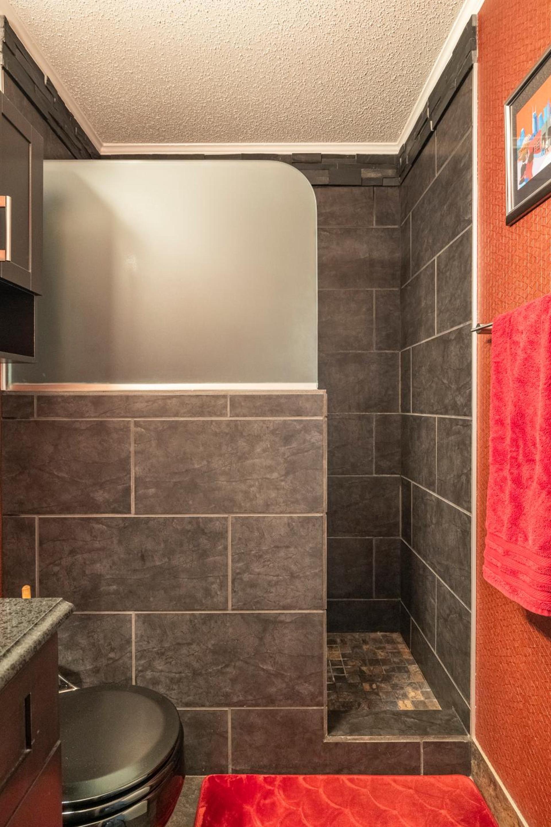 Contemporary Paradise w/ Private Bathroom photo 2