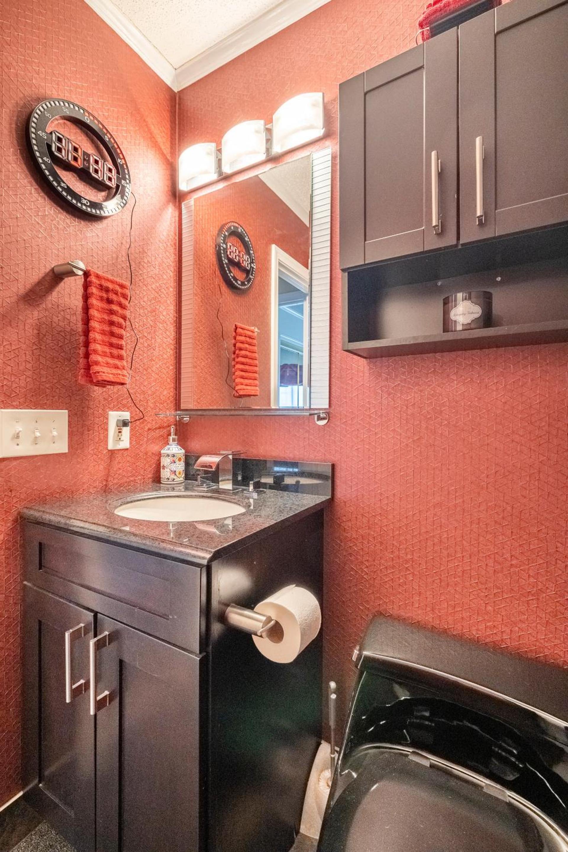 Contemporary Paradise w/ Private Bathroom photo 12