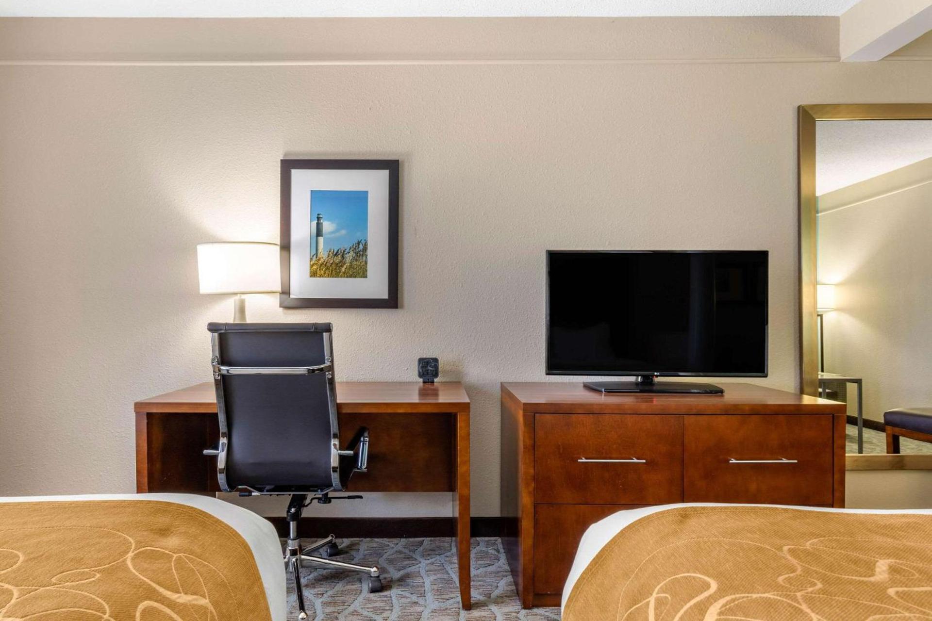 Comfort Suites Southport - Oak Island photo 11