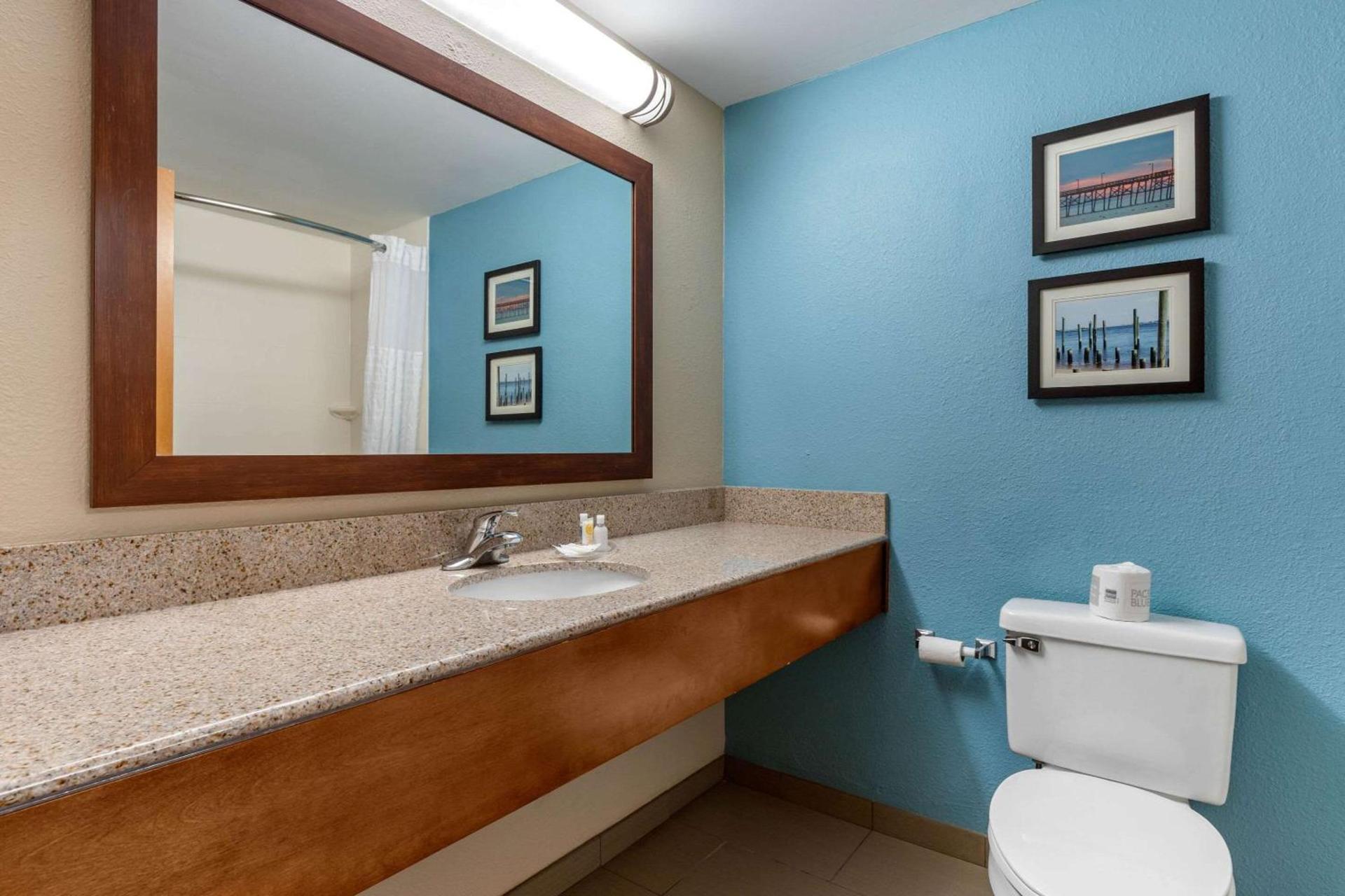 Comfort Suites Southport - Oak Island photo 12