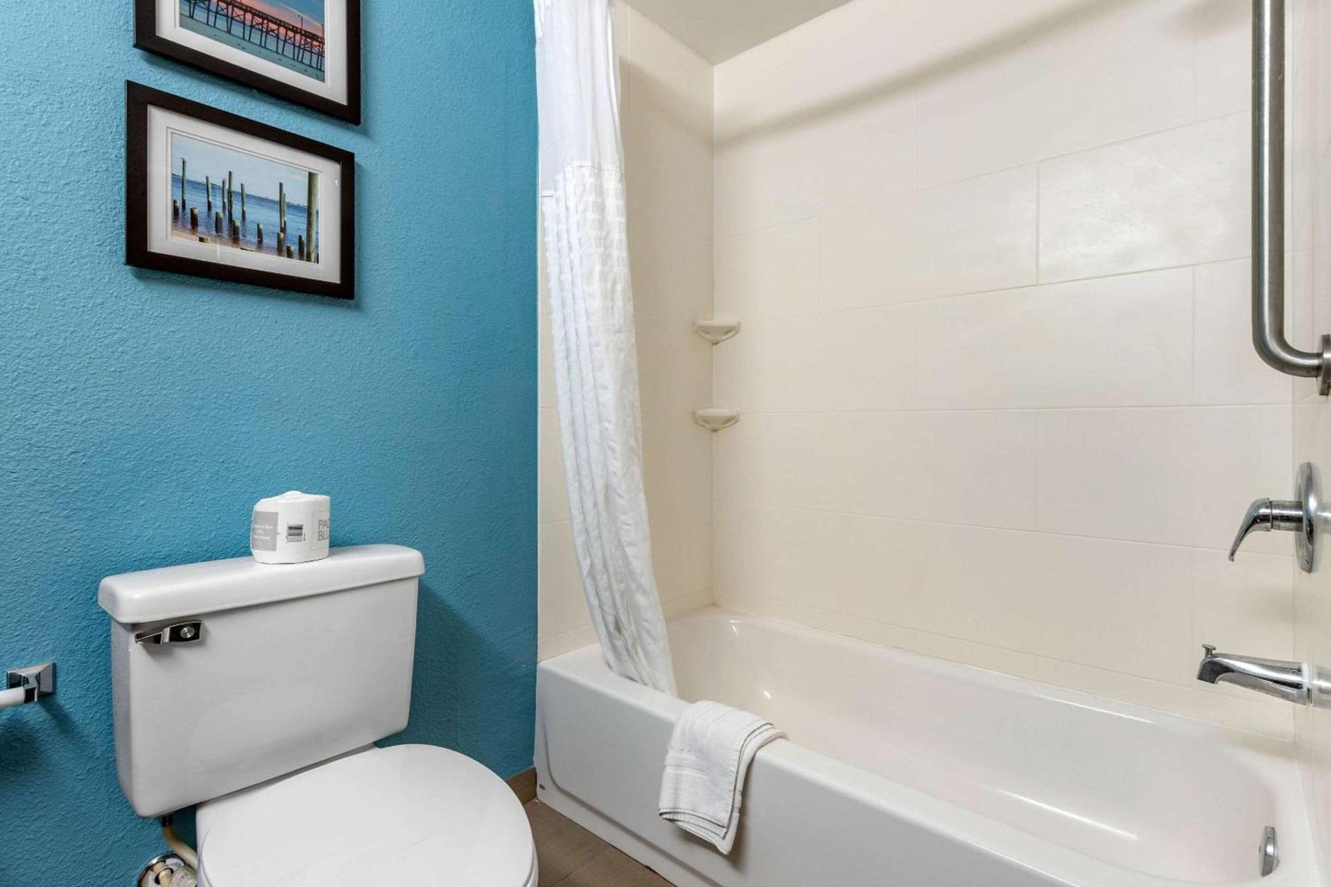 Comfort Suites Southport - Oak Island photo 13