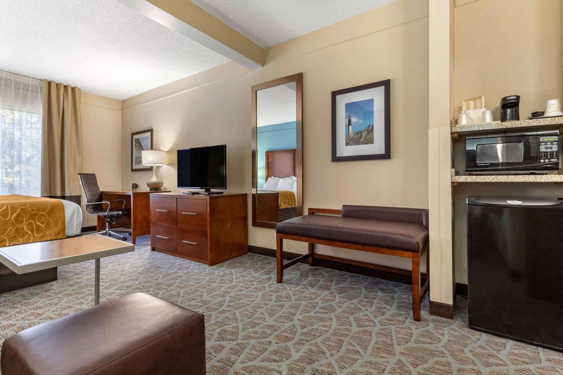 Comfort Suites Southport - Oak Island photo 15
