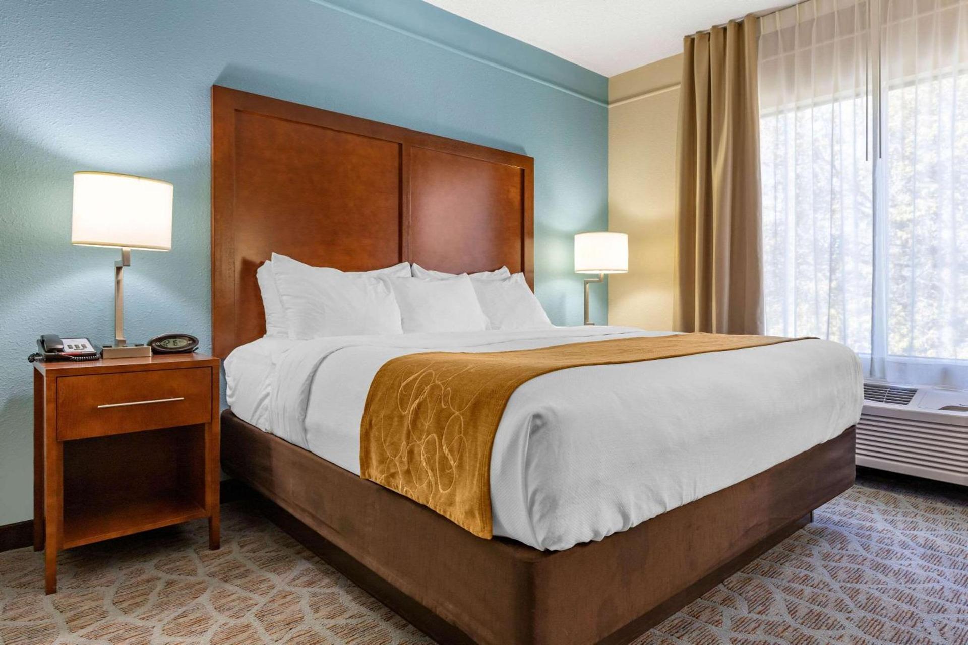 Comfort Suites Southport - Oak Island photo 16