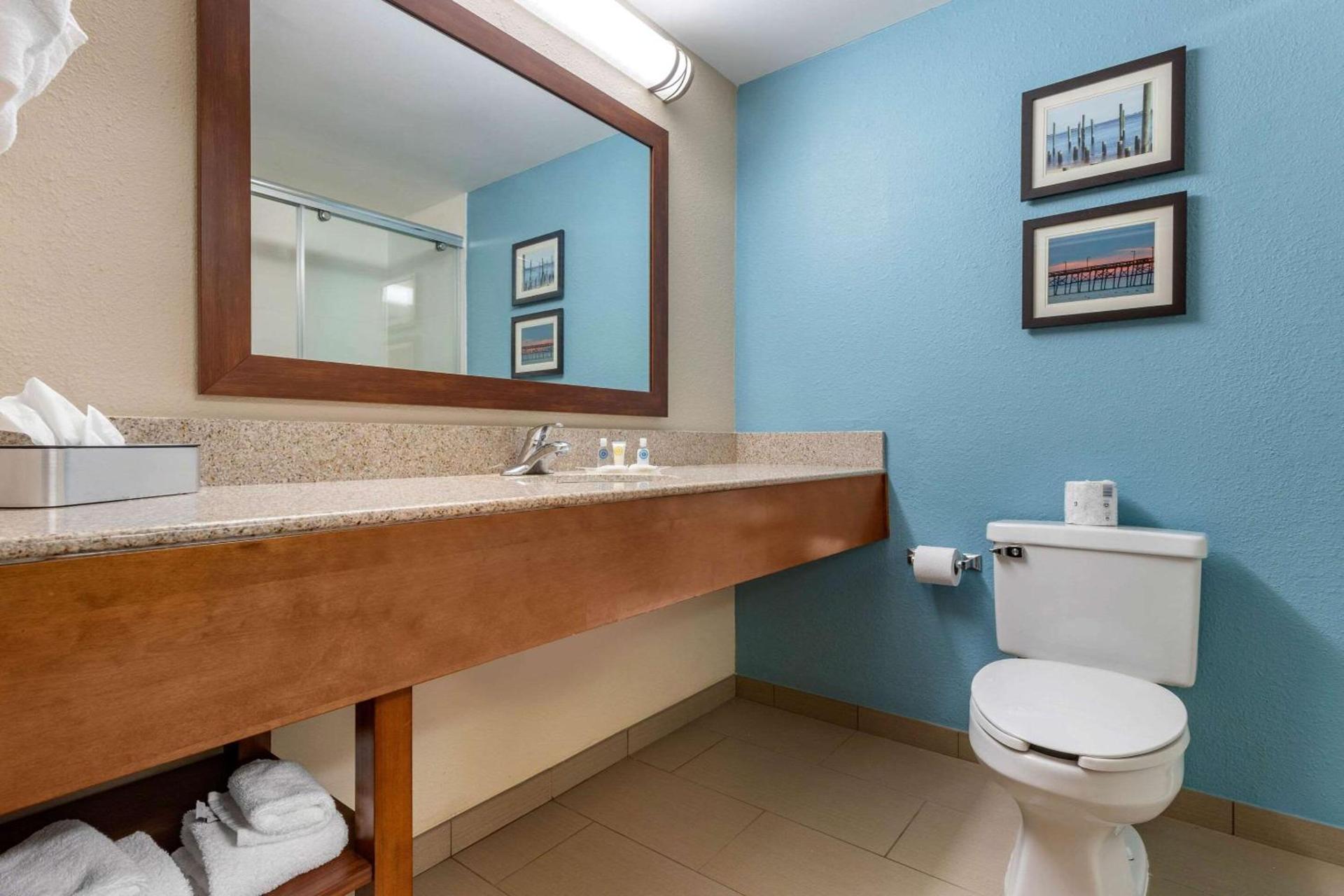 Comfort Suites Southport - Oak Island photo 18
