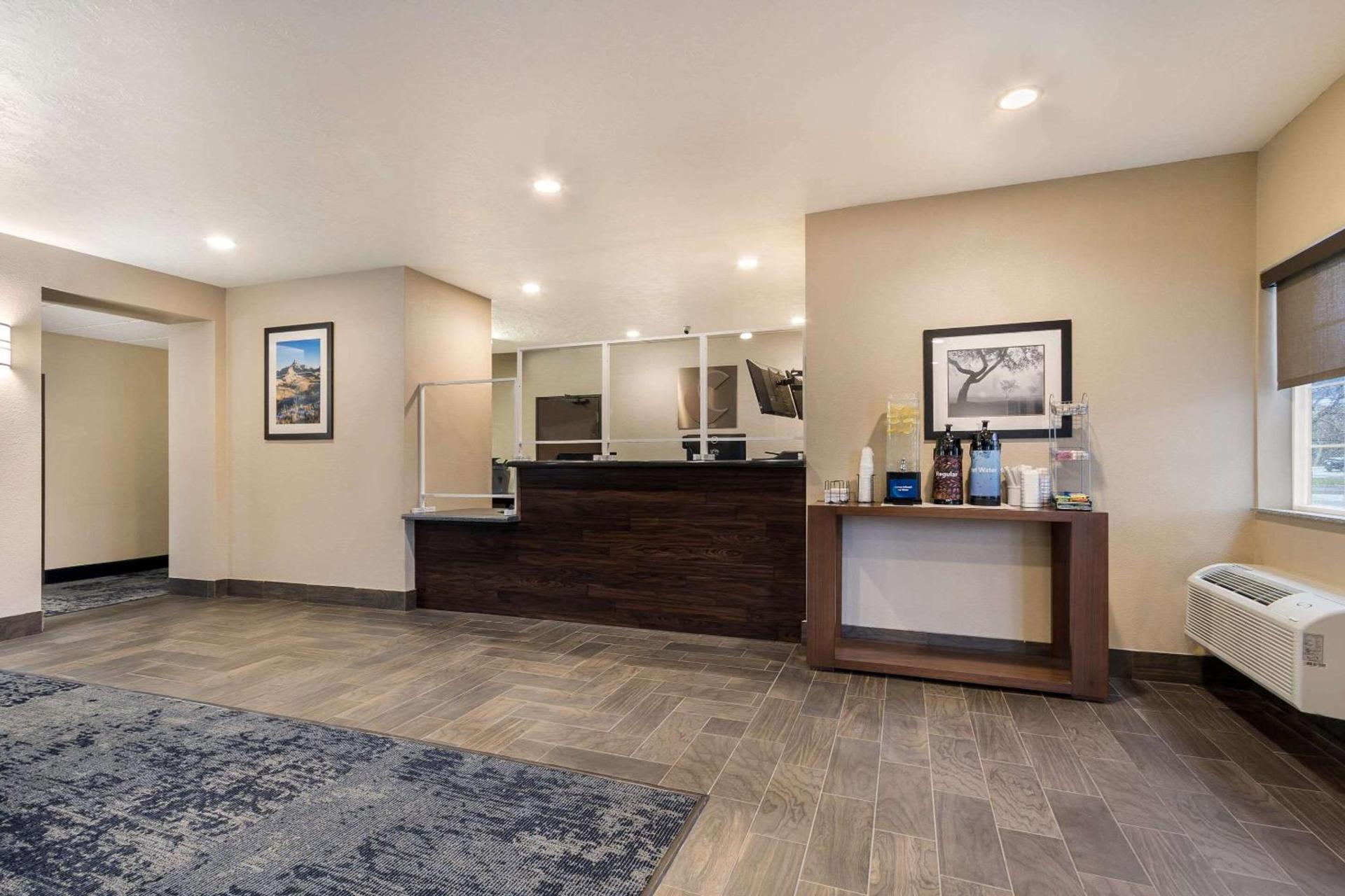 Comfort Inn Yankton SD photo 5