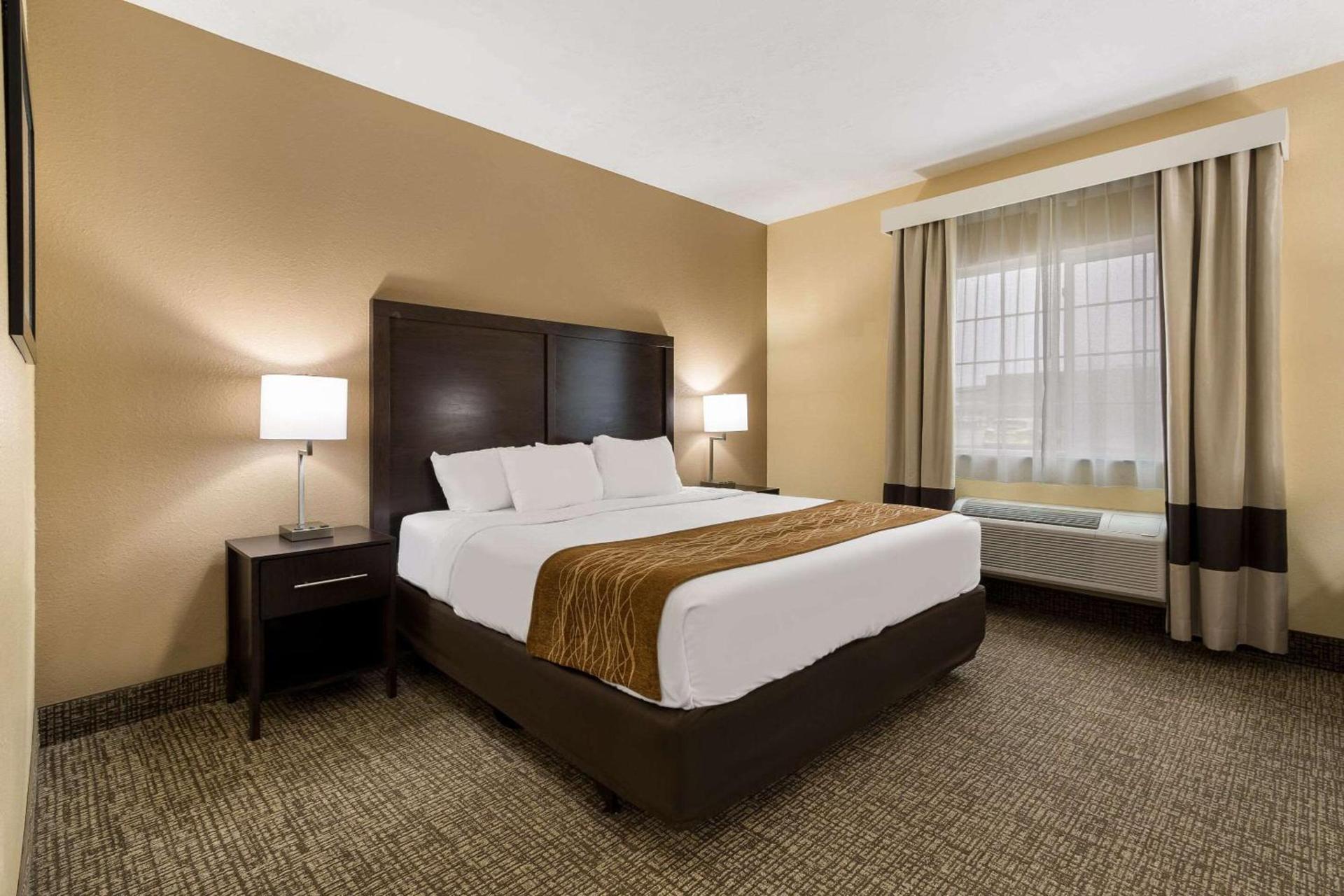 Comfort Inn Yankton SD photo 9