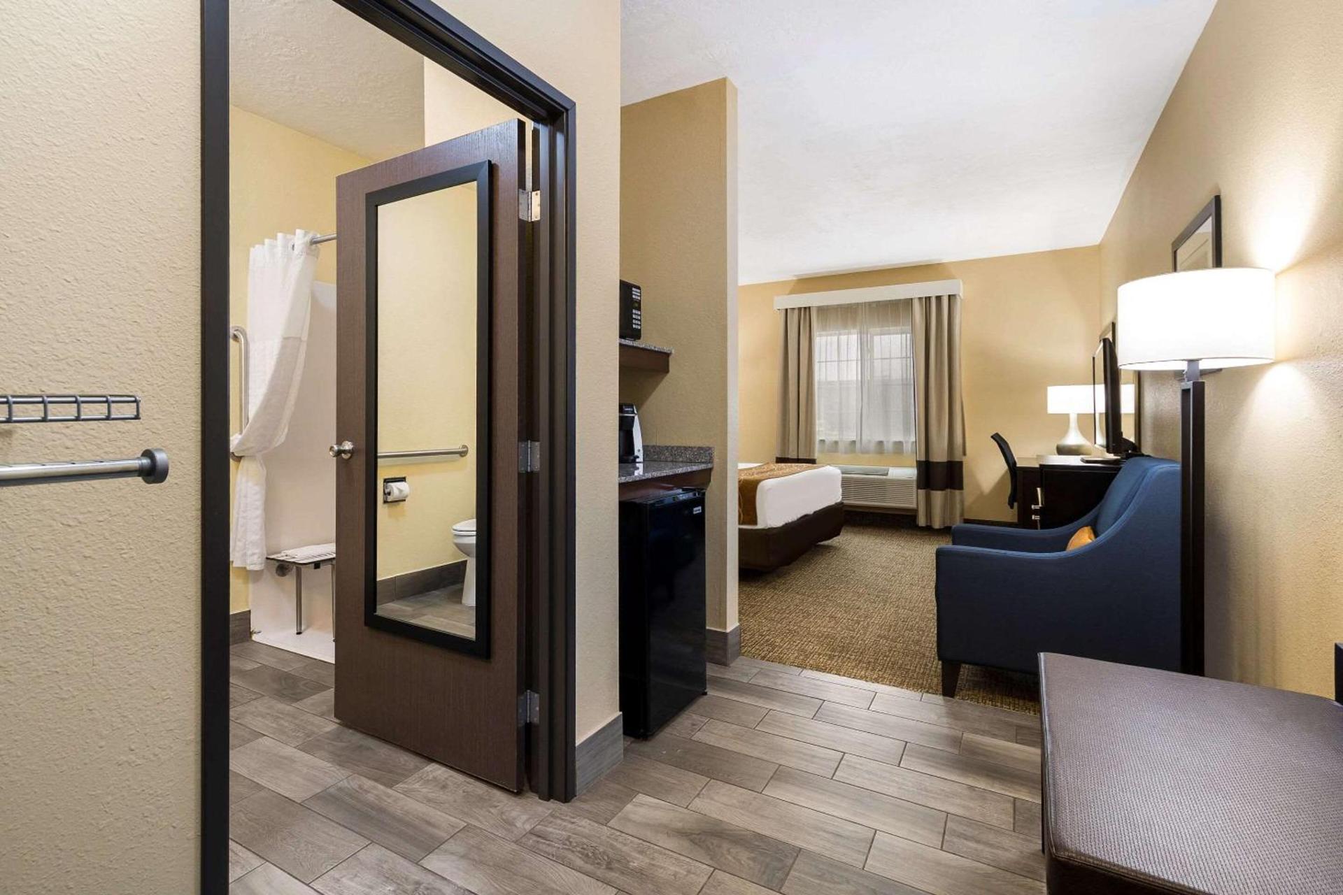 Comfort Inn Yankton SD photo 11