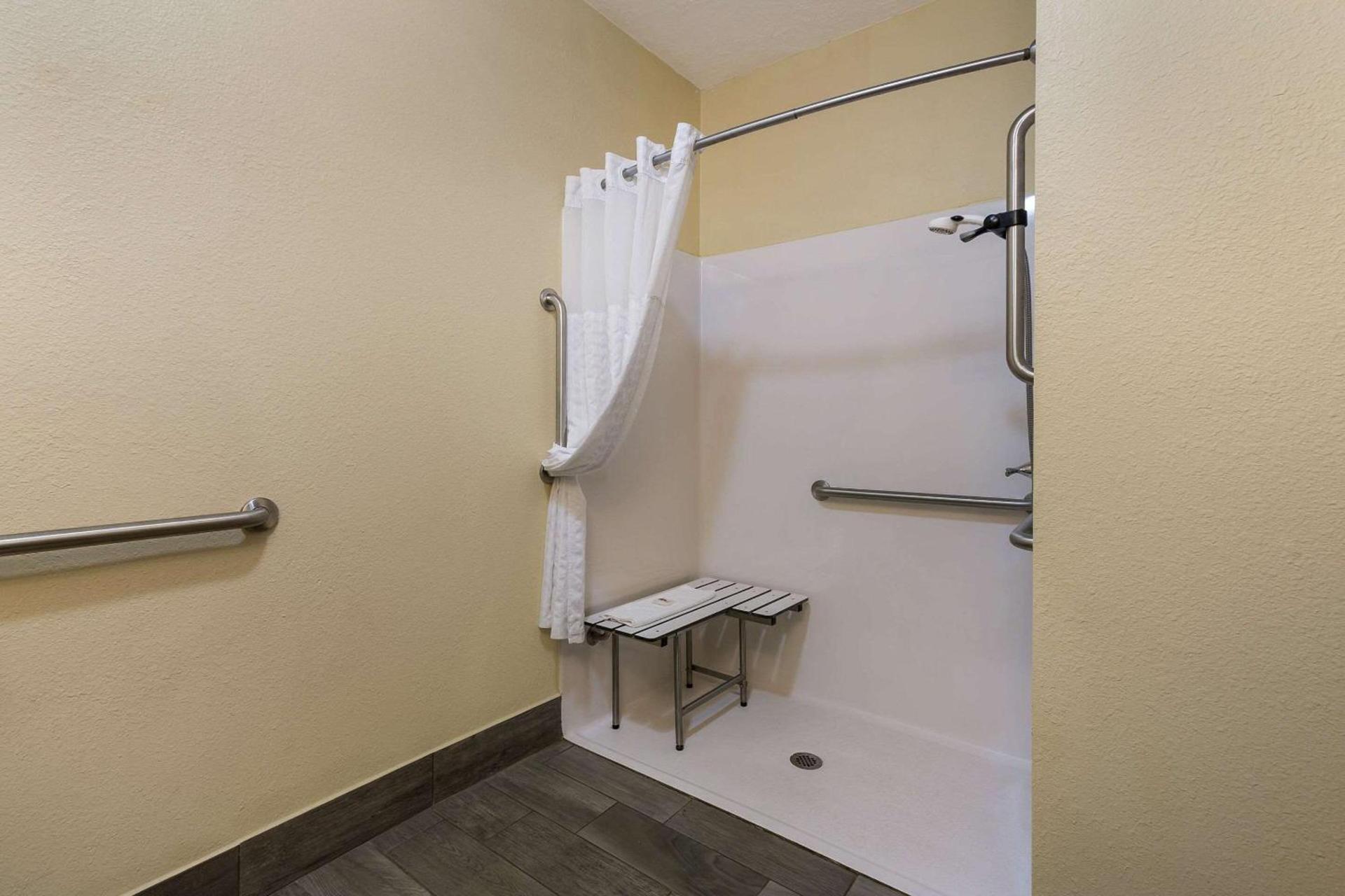 Comfort Inn Yankton SD photo 12