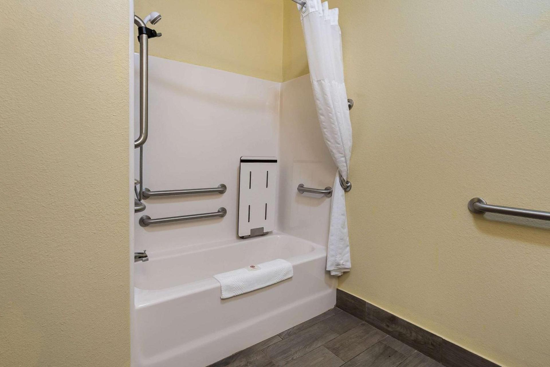 Comfort Inn Yankton SD photo 16