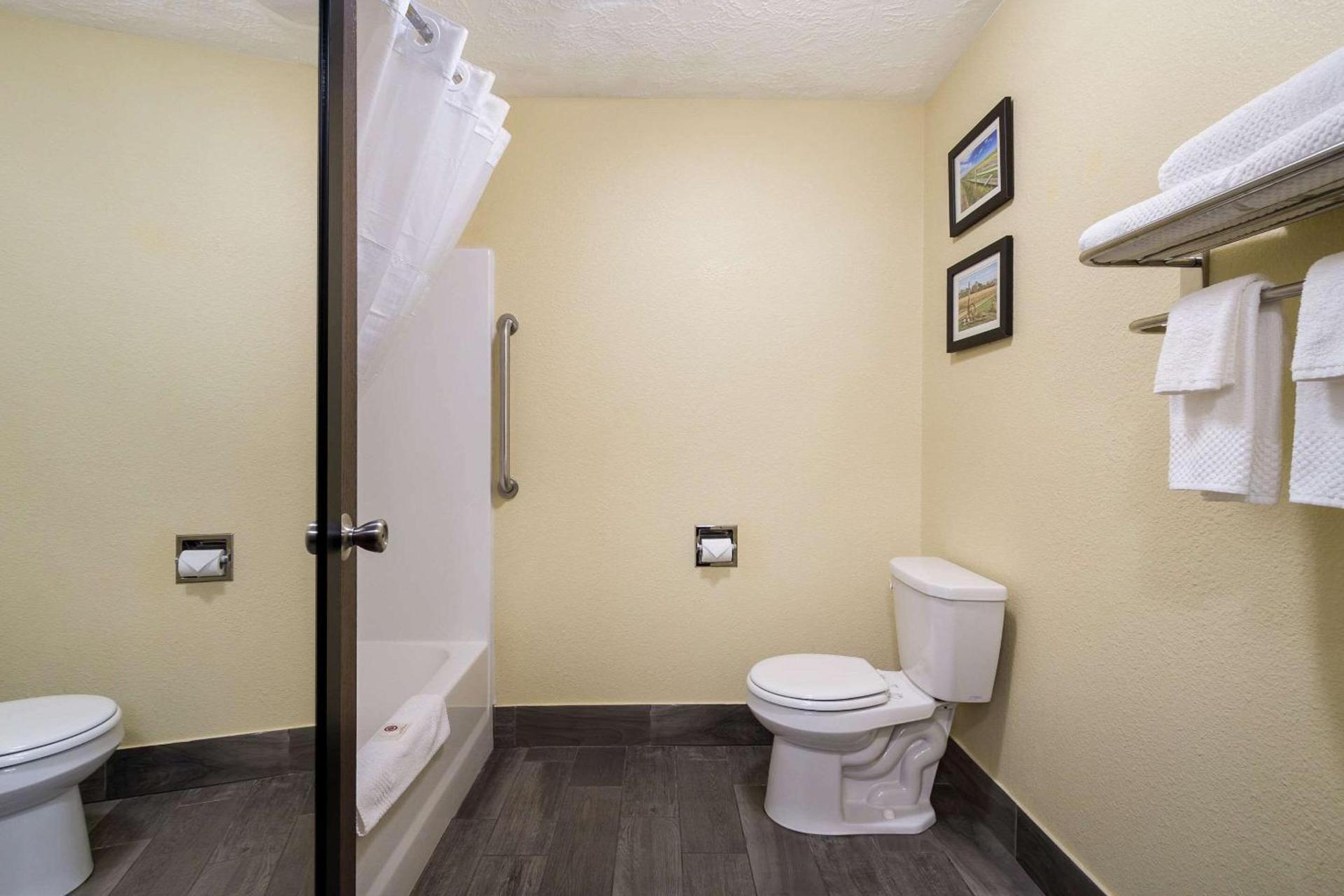 Comfort Inn Yankton SD photo 20