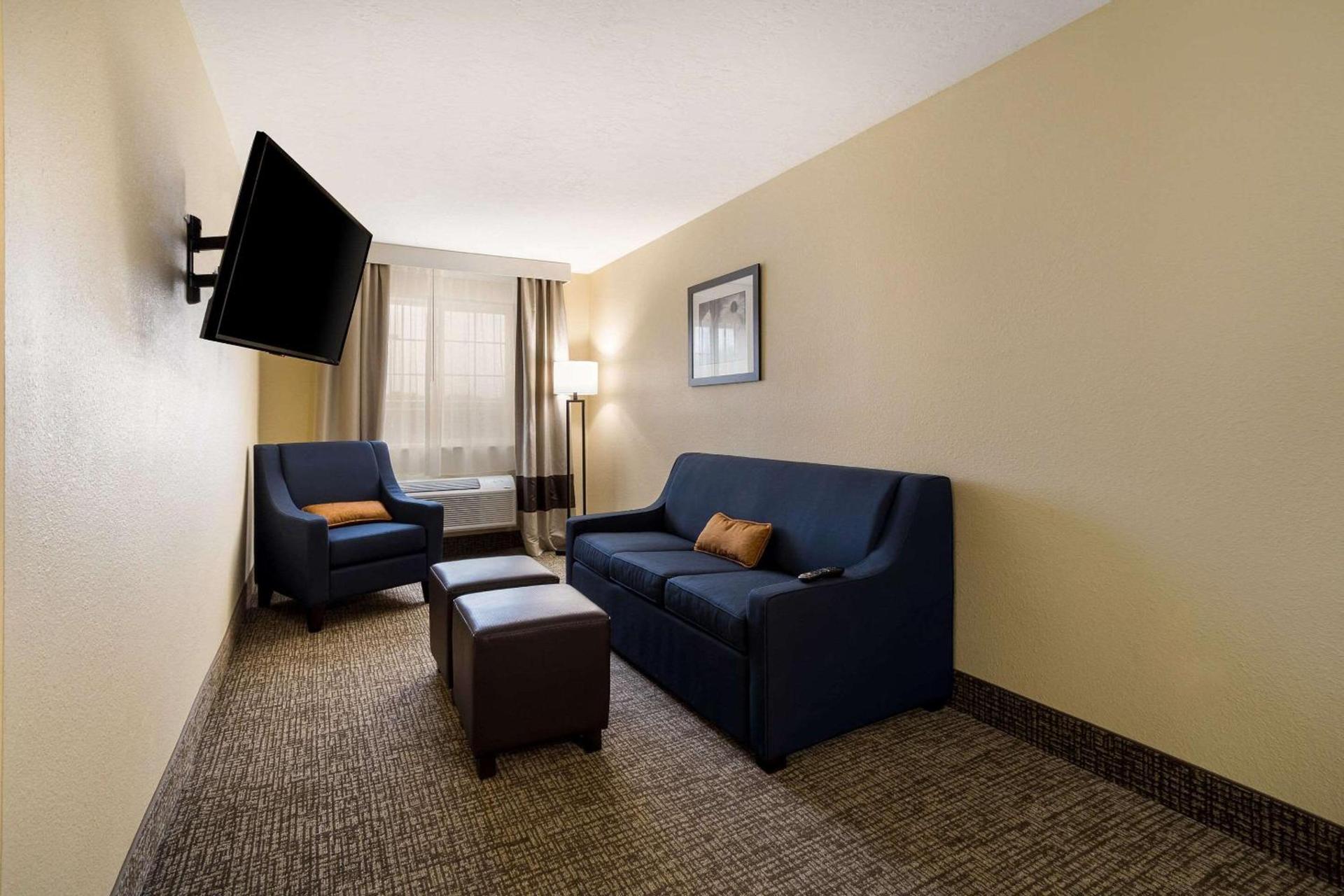 Comfort Inn Yankton SD photo 21