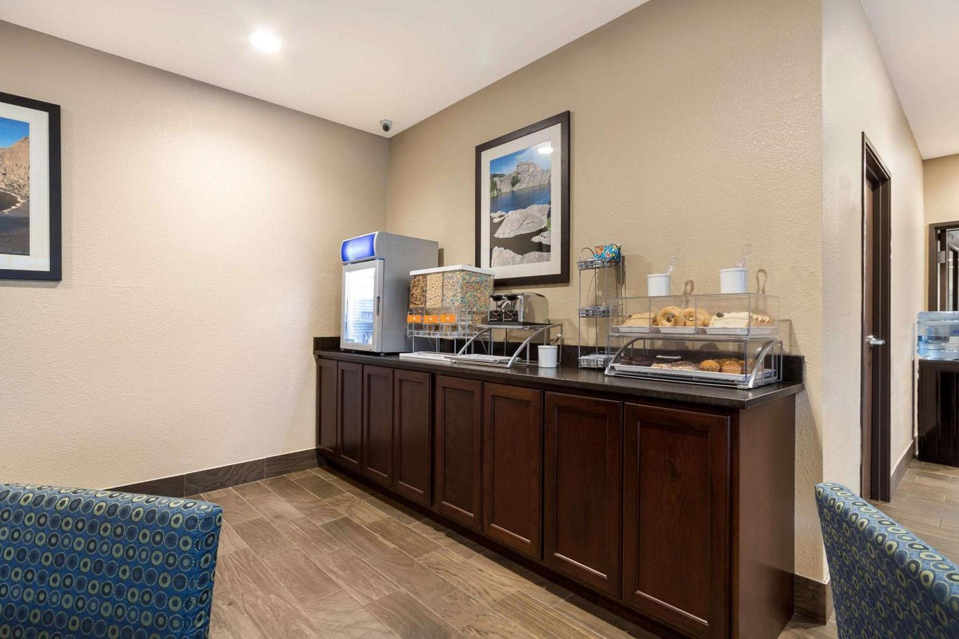 Comfort Inn Yankton SD photo 35