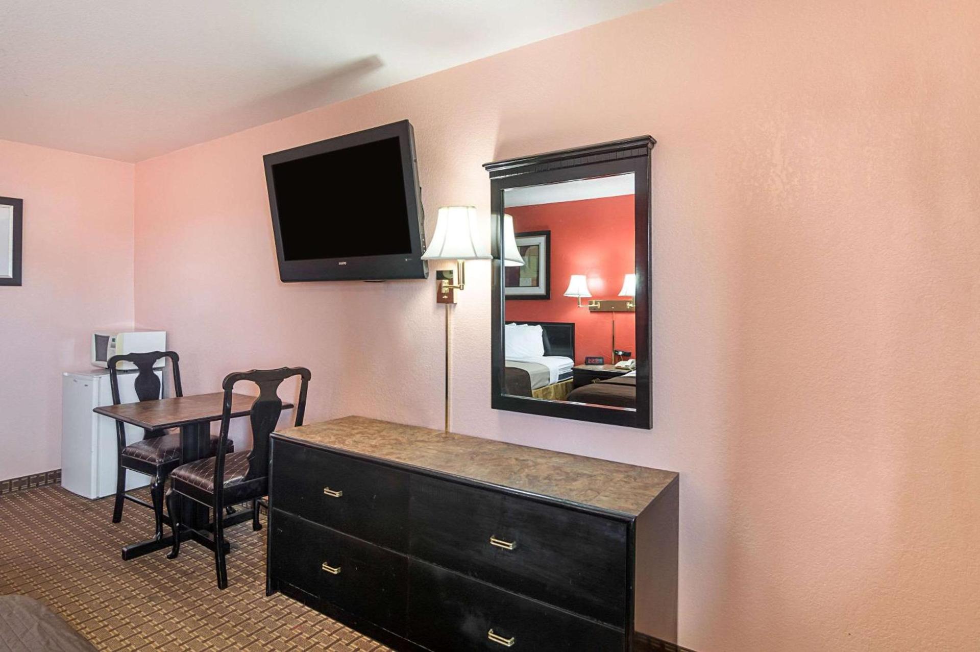 Econo Lodge Dalhart Hwy 54 - Hwy 287 photo 11