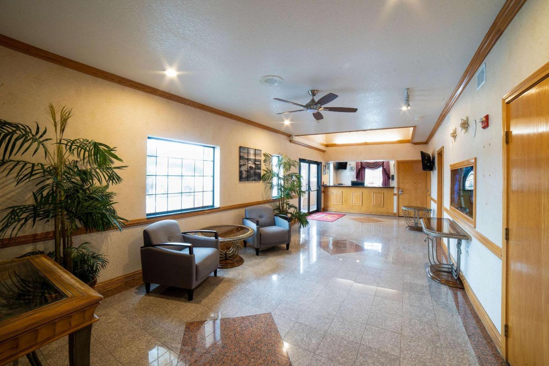 Econo Lodge Inn & Suites Corpus Christi photo 10