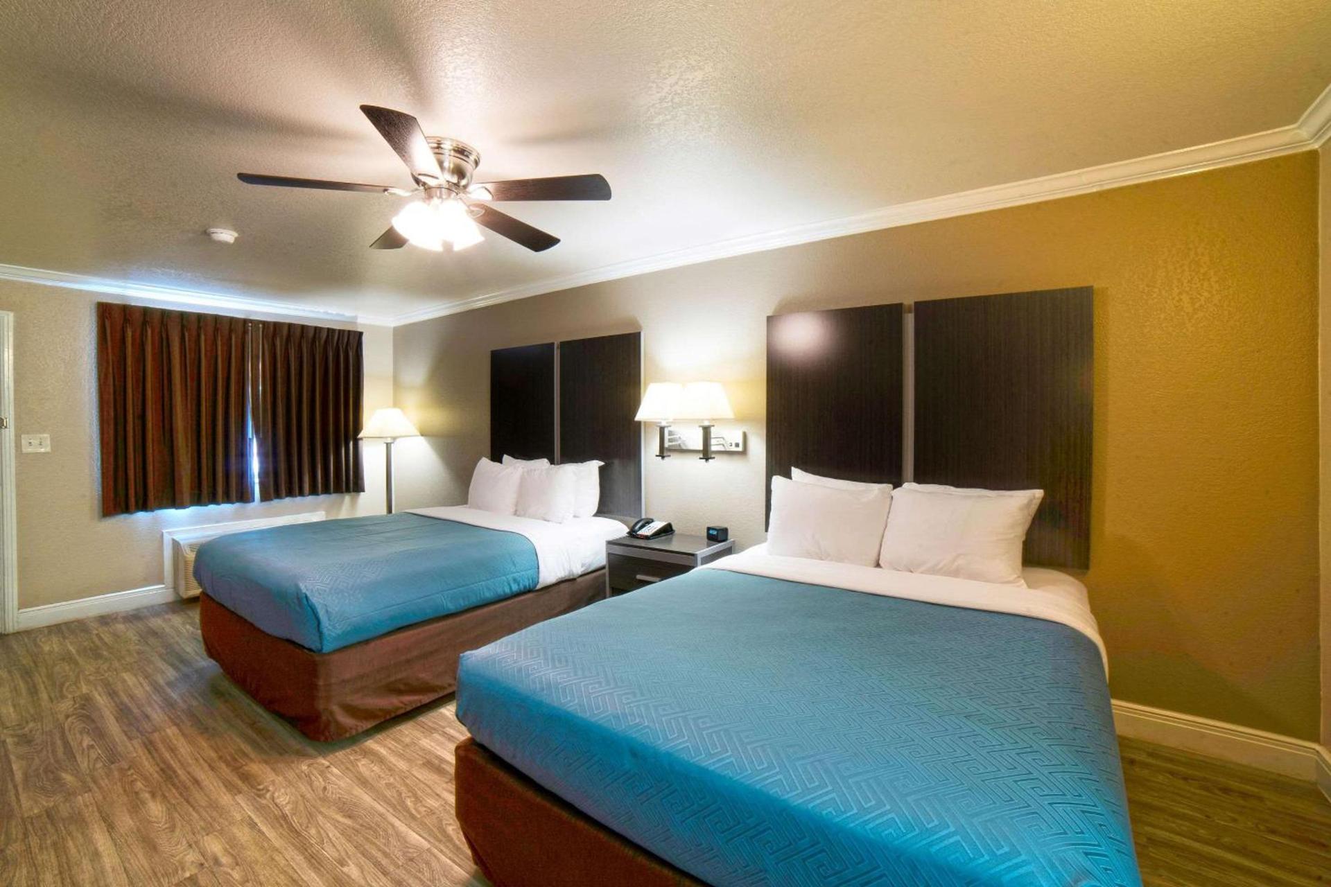 Econo Lodge Inn & Suites Corpus Christi photo 26