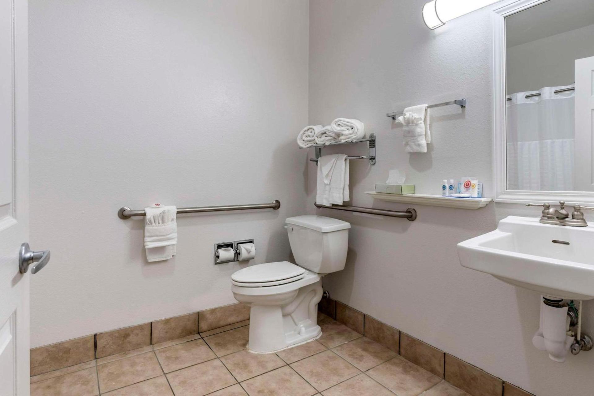 Comfort Inn & Suites Shelbyville photo 8