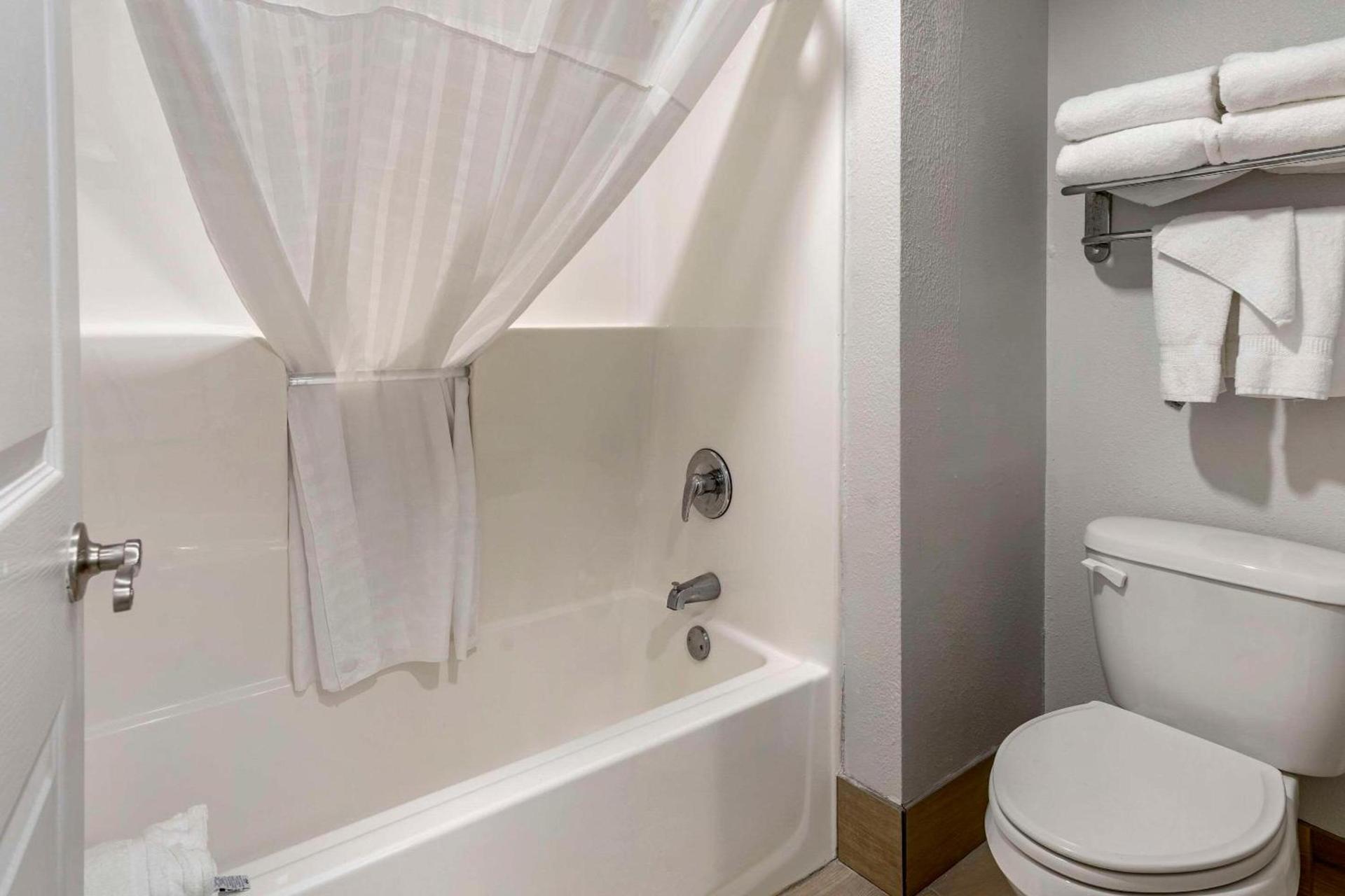 Comfort Inn & Suites Shelbyville photo 18