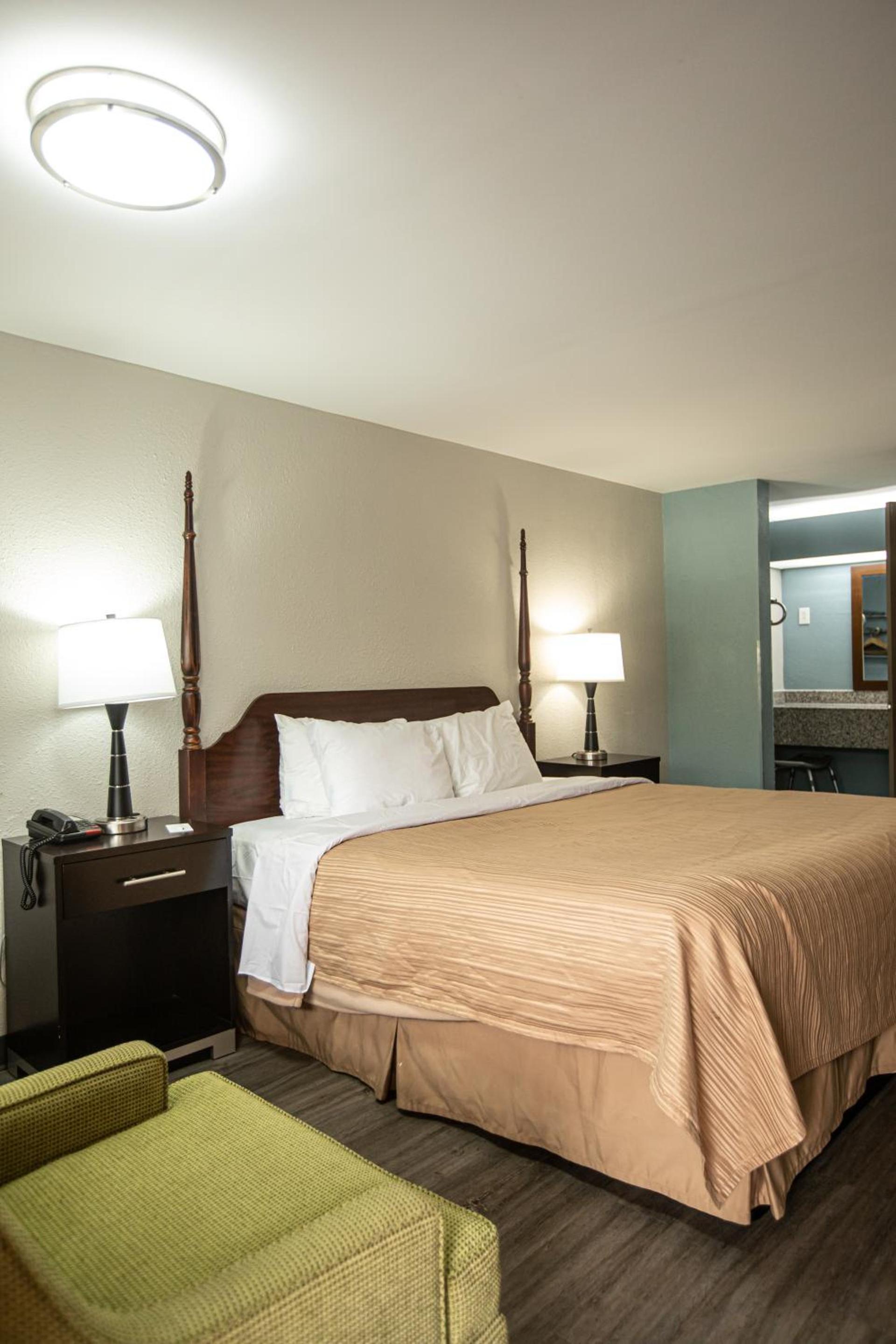 Knights Inn Mount Airy photo 25