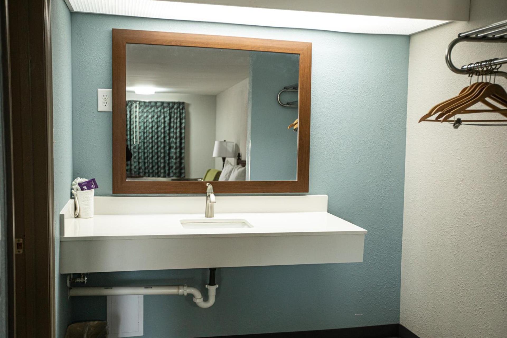 Knights Inn Mount Airy photo 32