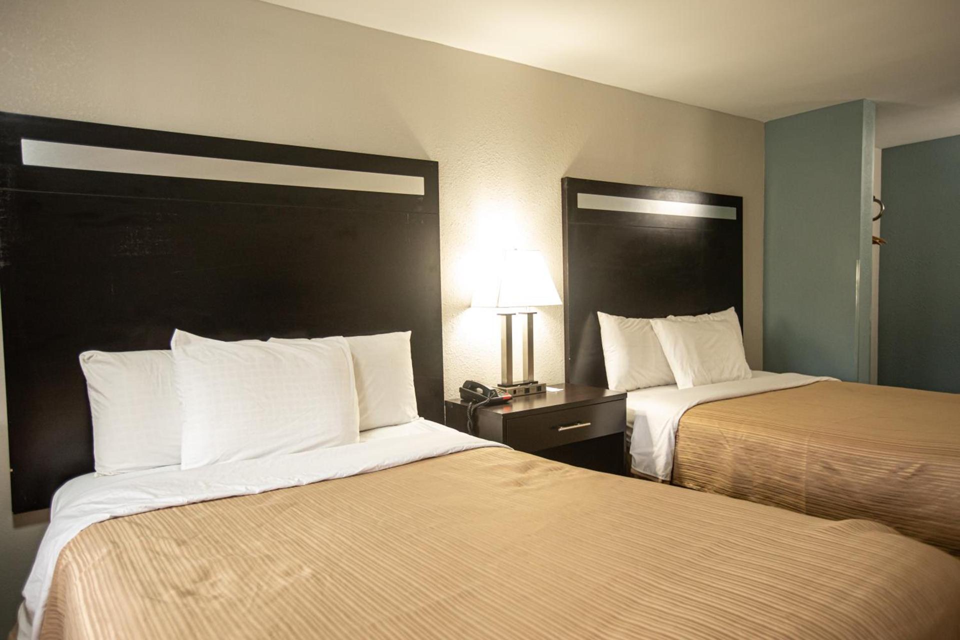 Knights Inn Mount Airy photo 35