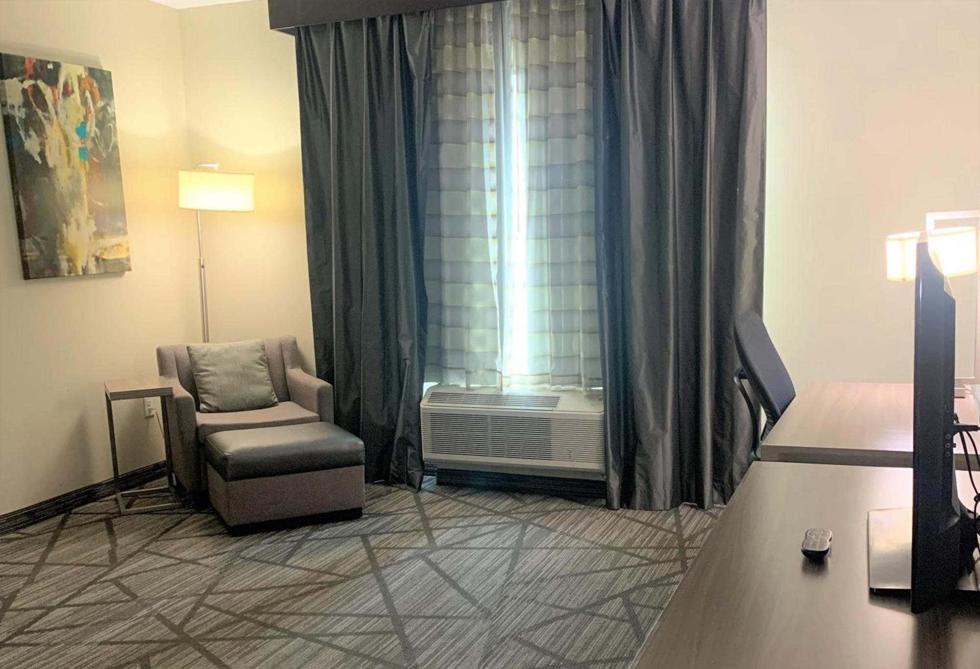 Comfort Inn & Suites Houston I-45 North - IAH photo 26
