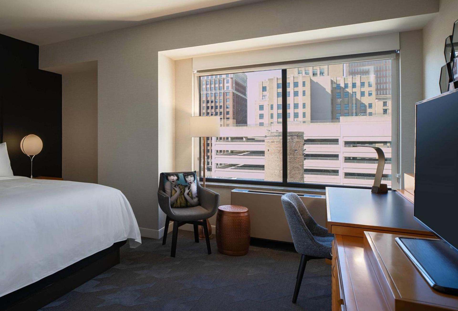 Renaissance Des Moines Savery Hotel photo 2