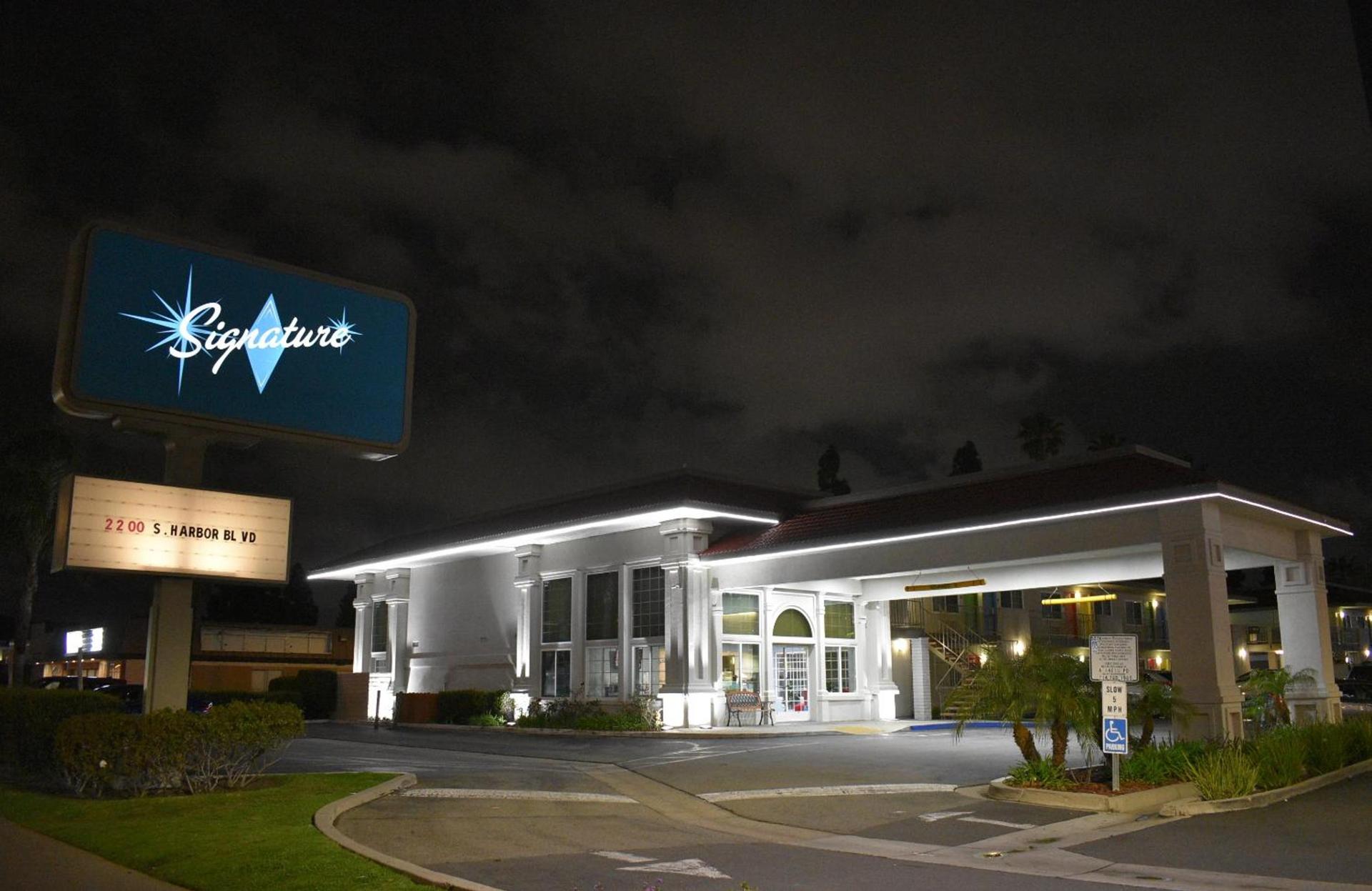 Signature Anaheim Maingate photo 26