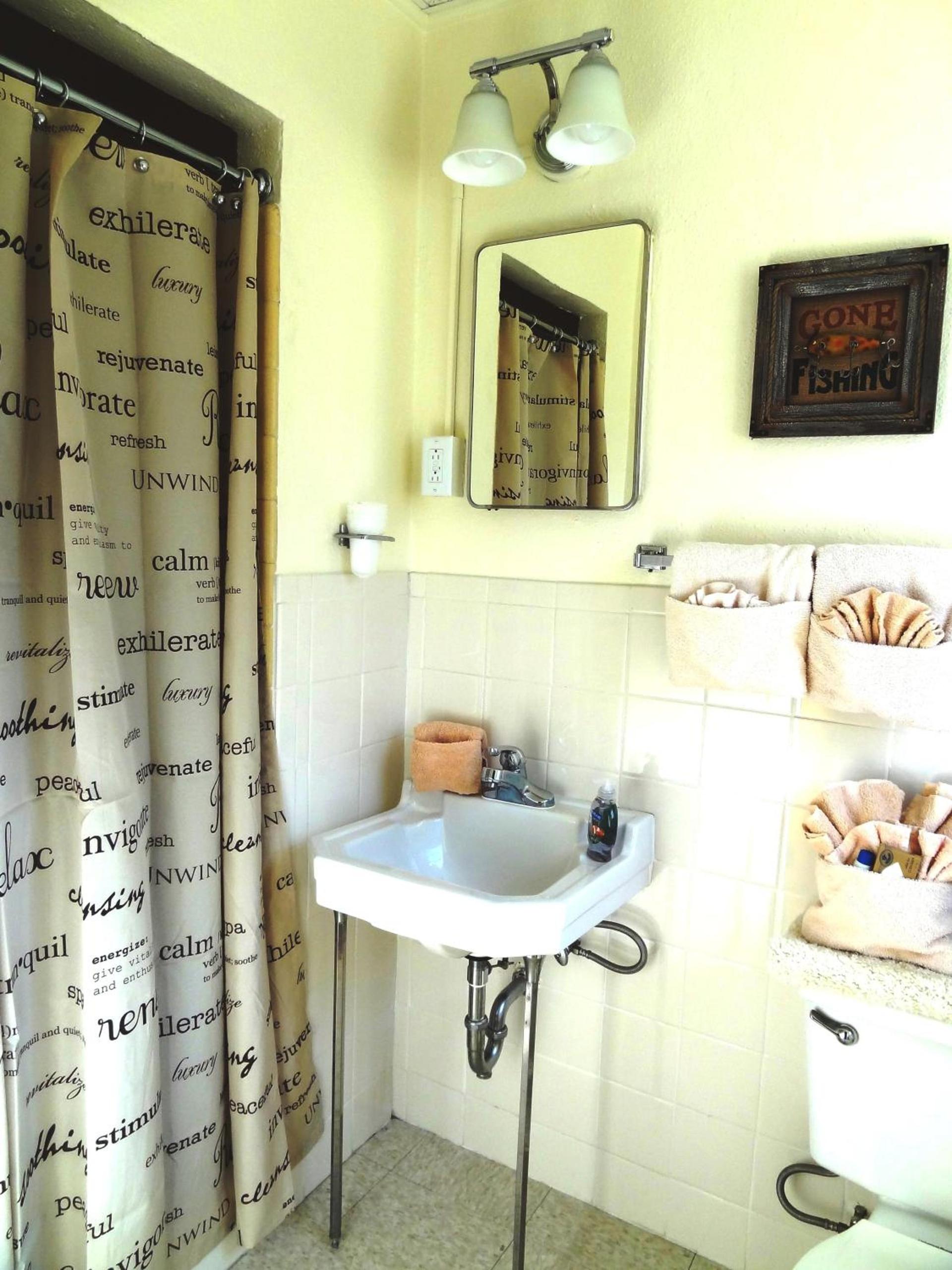 JI9 - Queen Guest Room at the Joplin Inn photo 5