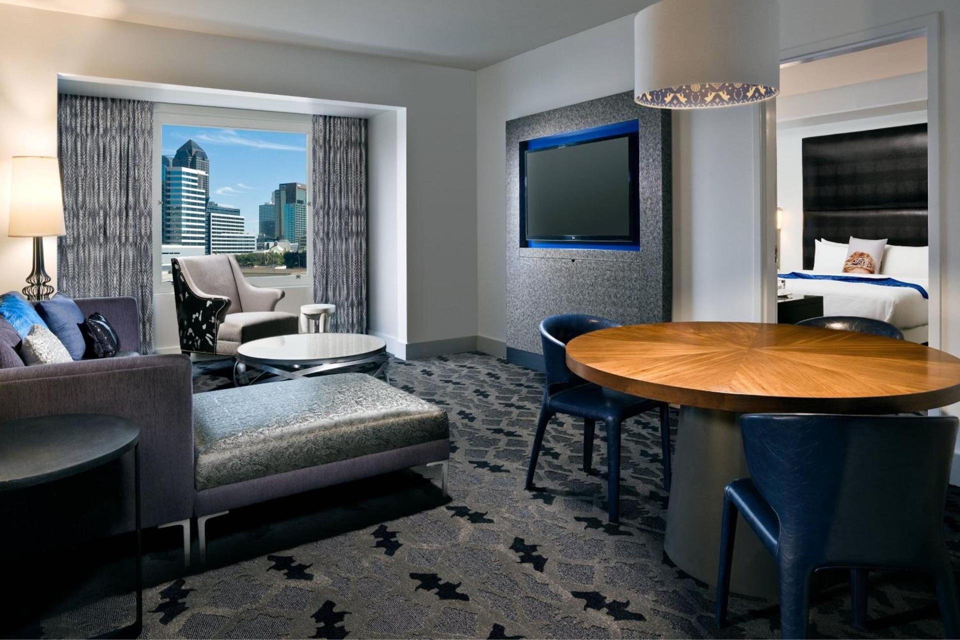 W Dallas photo 10