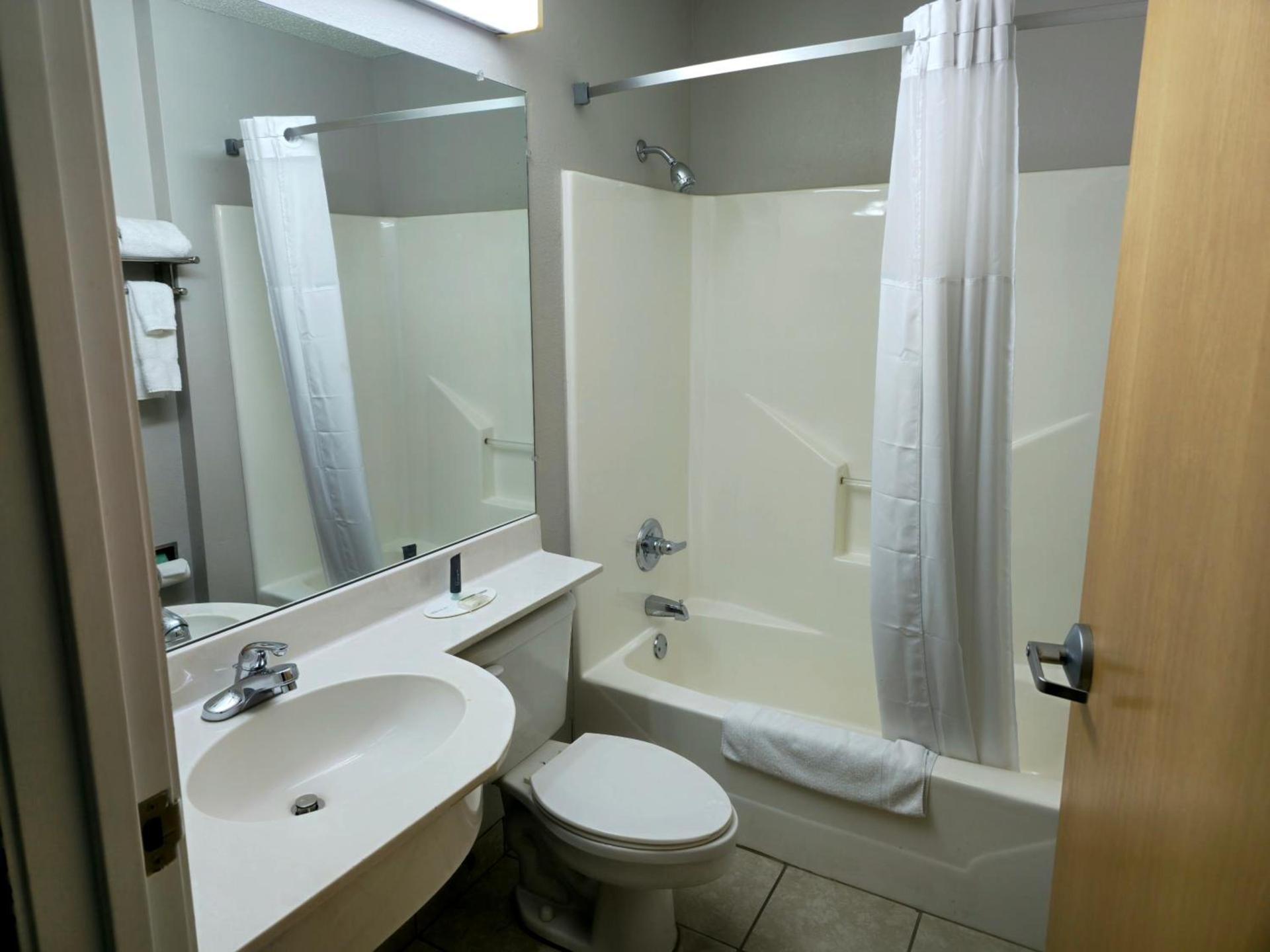 Microtel Inn & Suites Claremore Route 66 photo 31