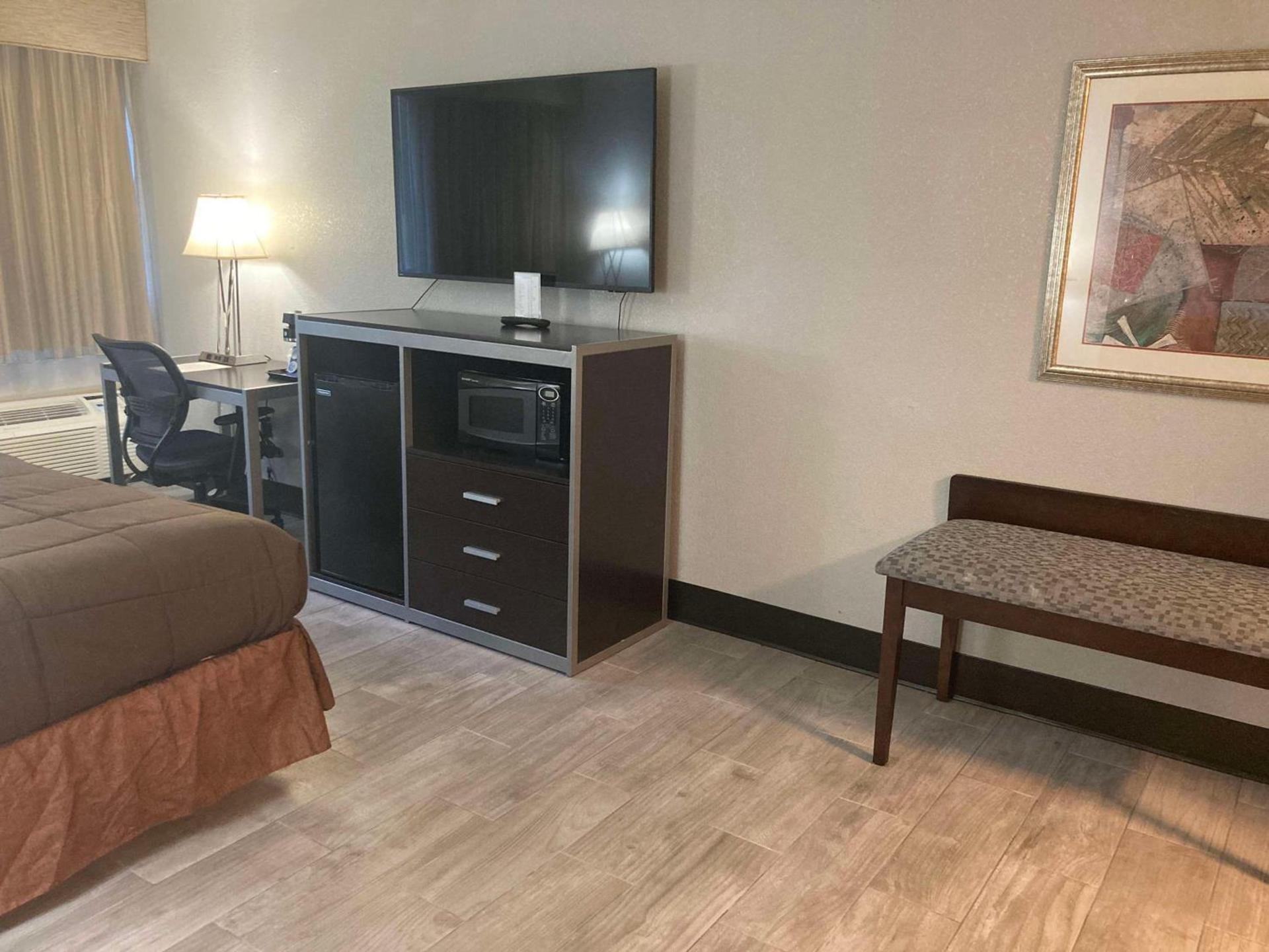 Best Western Plus Reading Inn & Suites photo 59