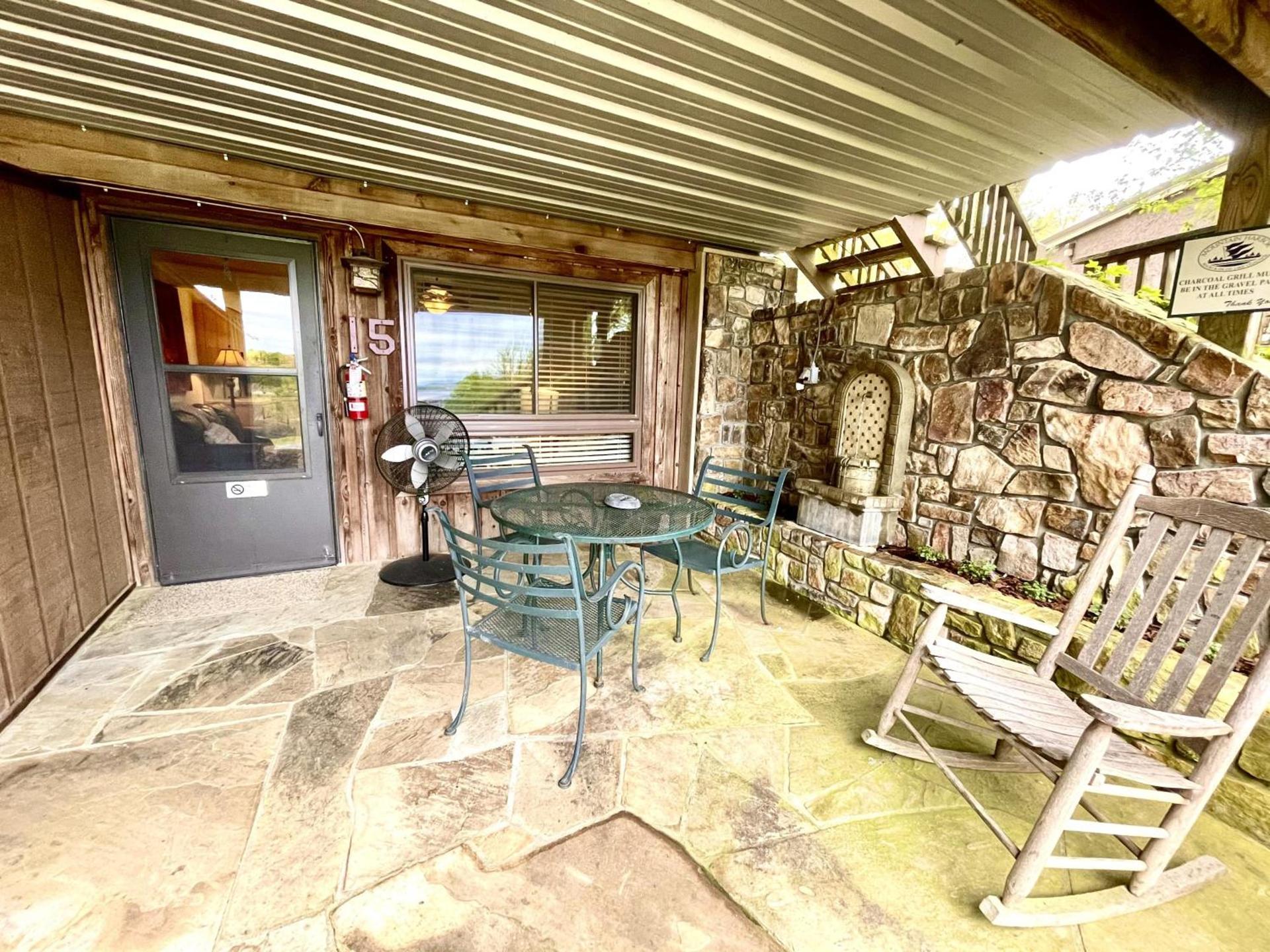 Mountain Harbor studio on Lake Ouachita, photo 4