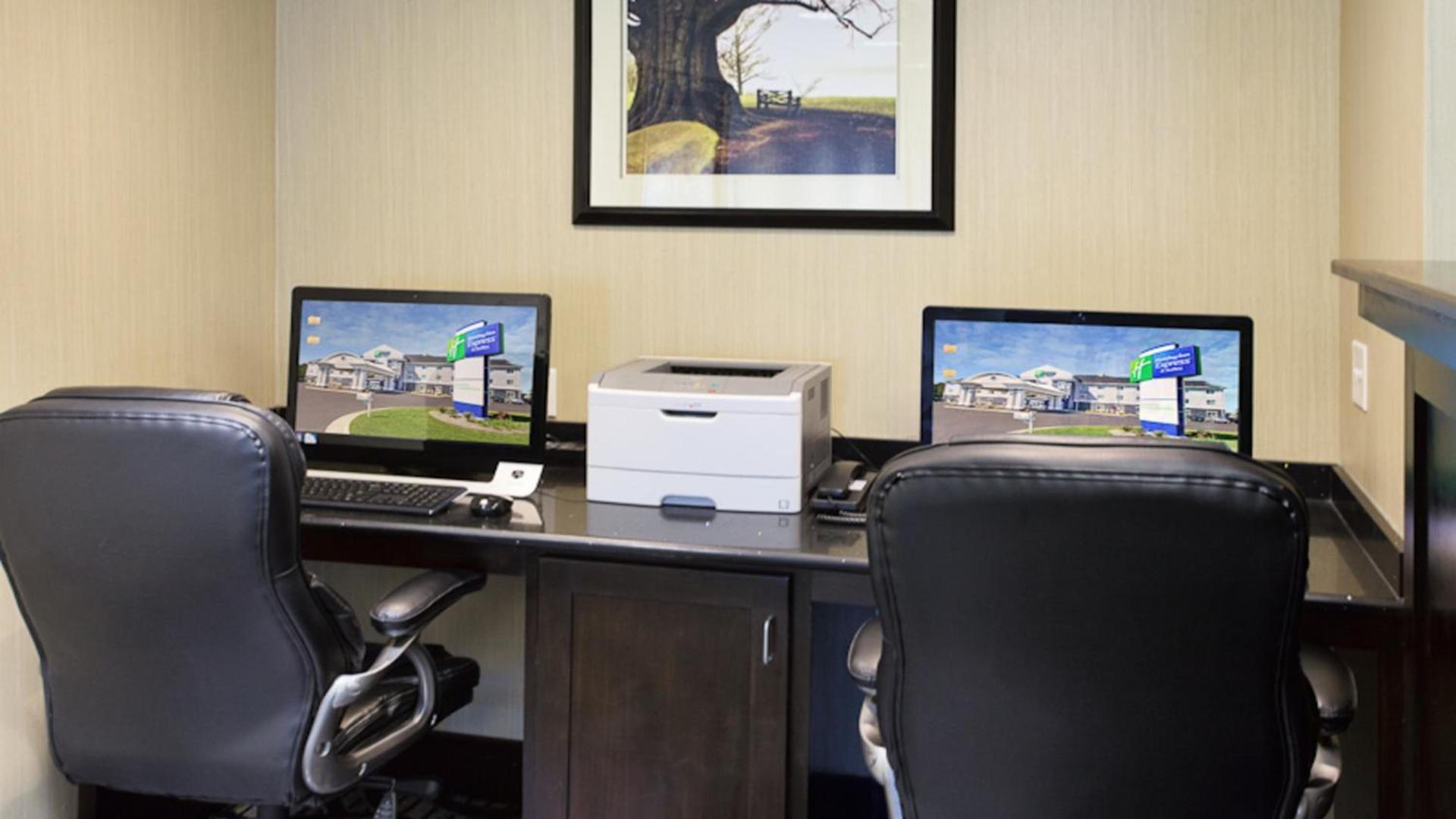 Holiday Inn Express & Suites North Fremont by IHG photo 7