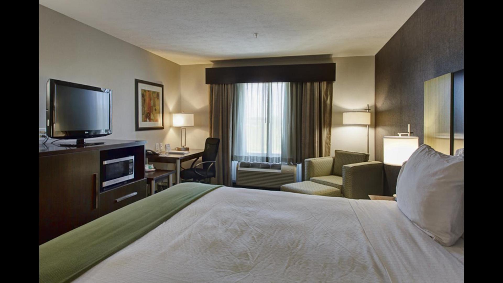 Holiday Inn Express & Suites North Fremont by IHG photo 11