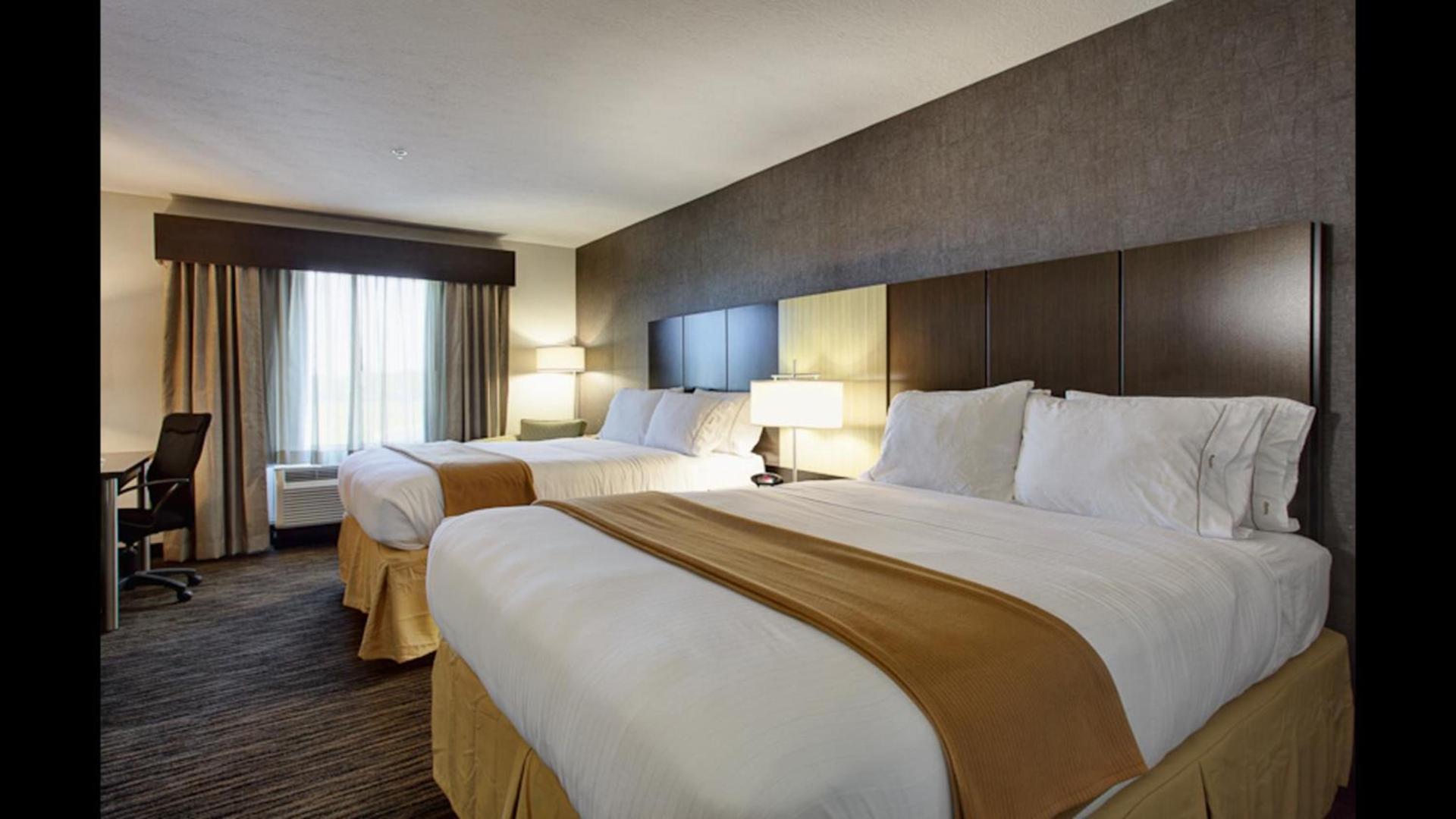 Holiday Inn Express & Suites North Fremont by IHG photo 10
