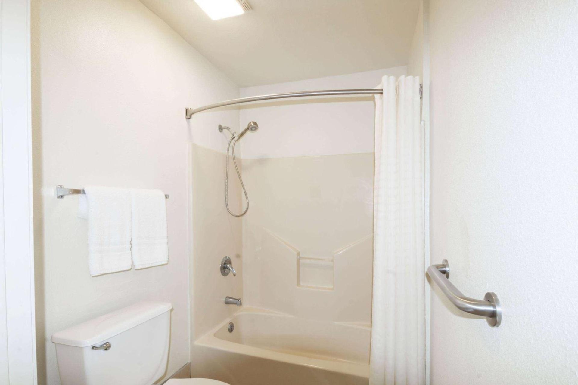 Travelodge by Wyndham Temple photo 8