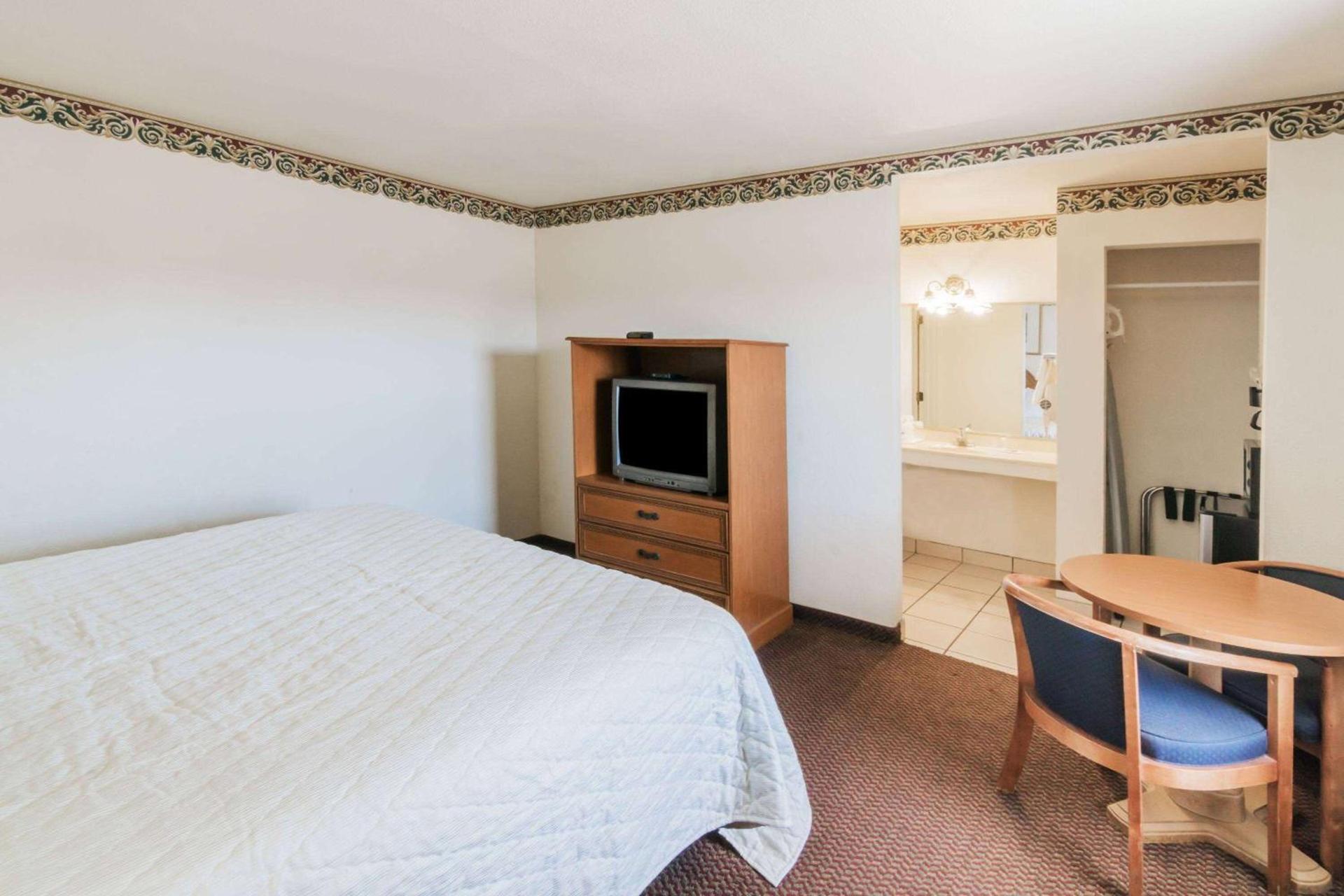Travelodge by Wyndham Temple photo 11