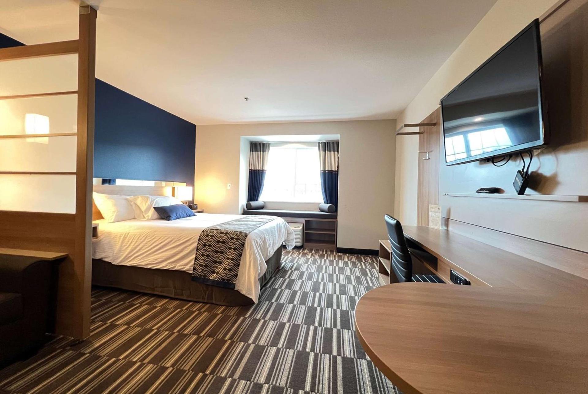 Microtel Inn & Suites by Wyndham Woodland Park photo 6