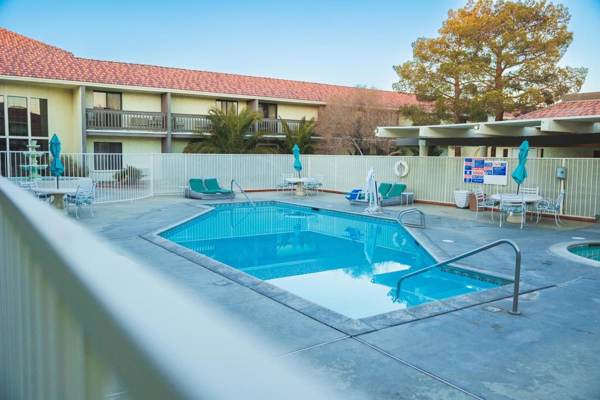 Red Roof Inn Ridgecrest photo 36