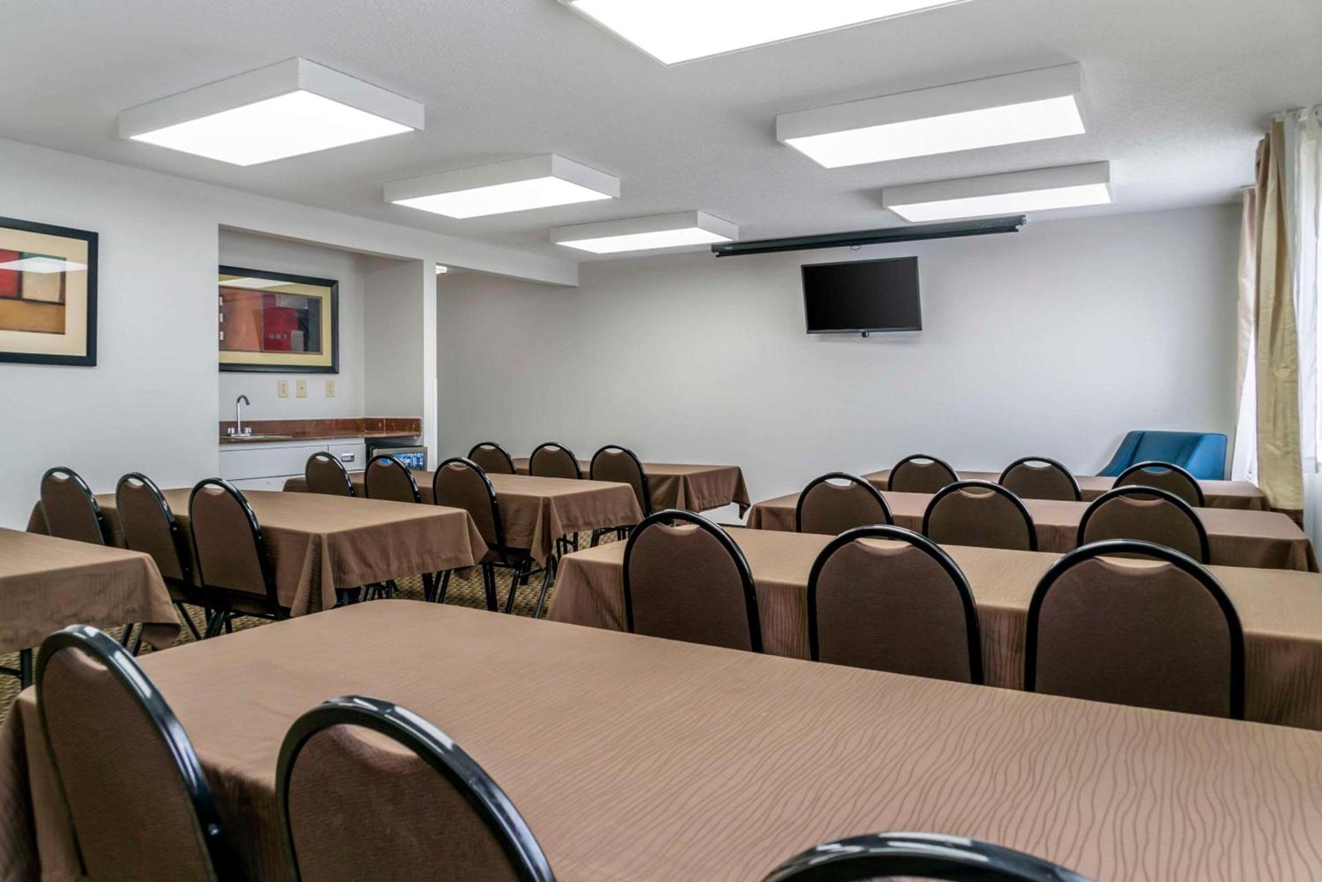 Comfort Inn East Oregon - Toledo photo 28