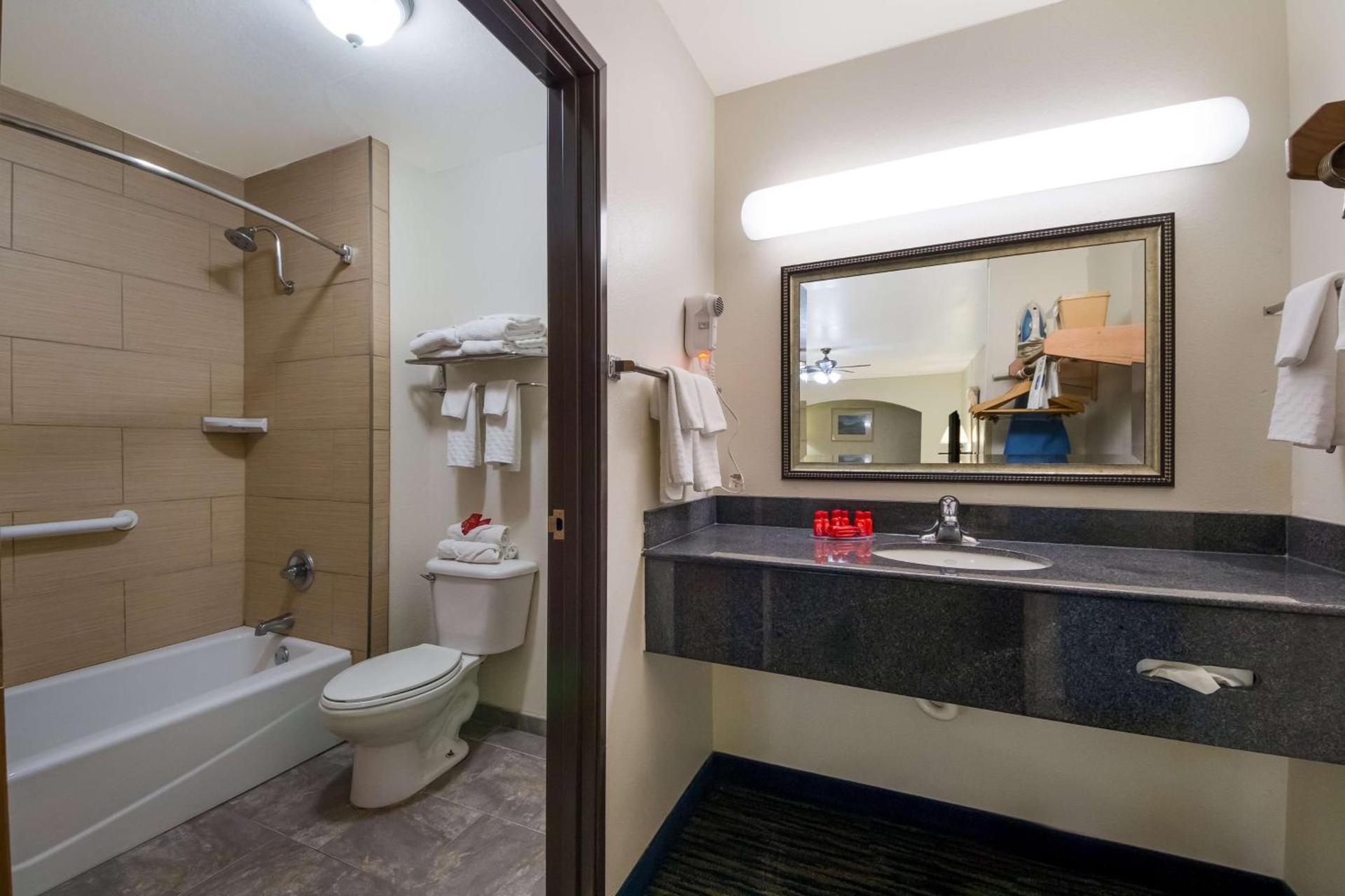 SureStay Hotel by Best Western Falfurrias photo 38