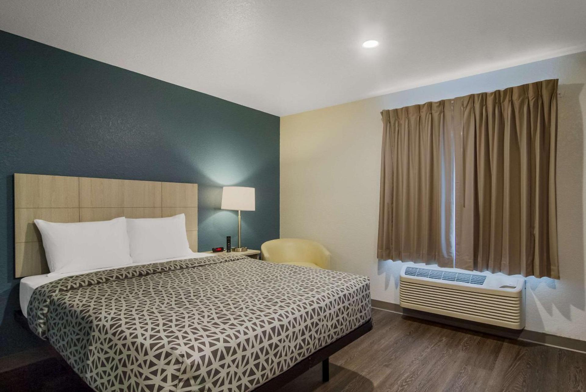 WoodSpring Suites Jacksonville Orange Park photo 11