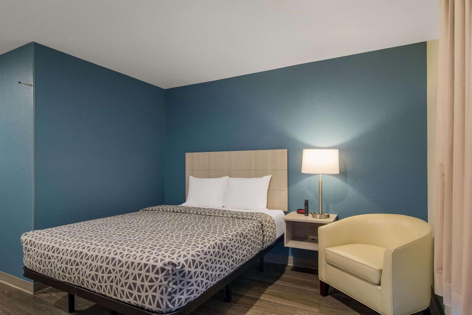 WoodSpring Suites Jacksonville Orange Park photo 12